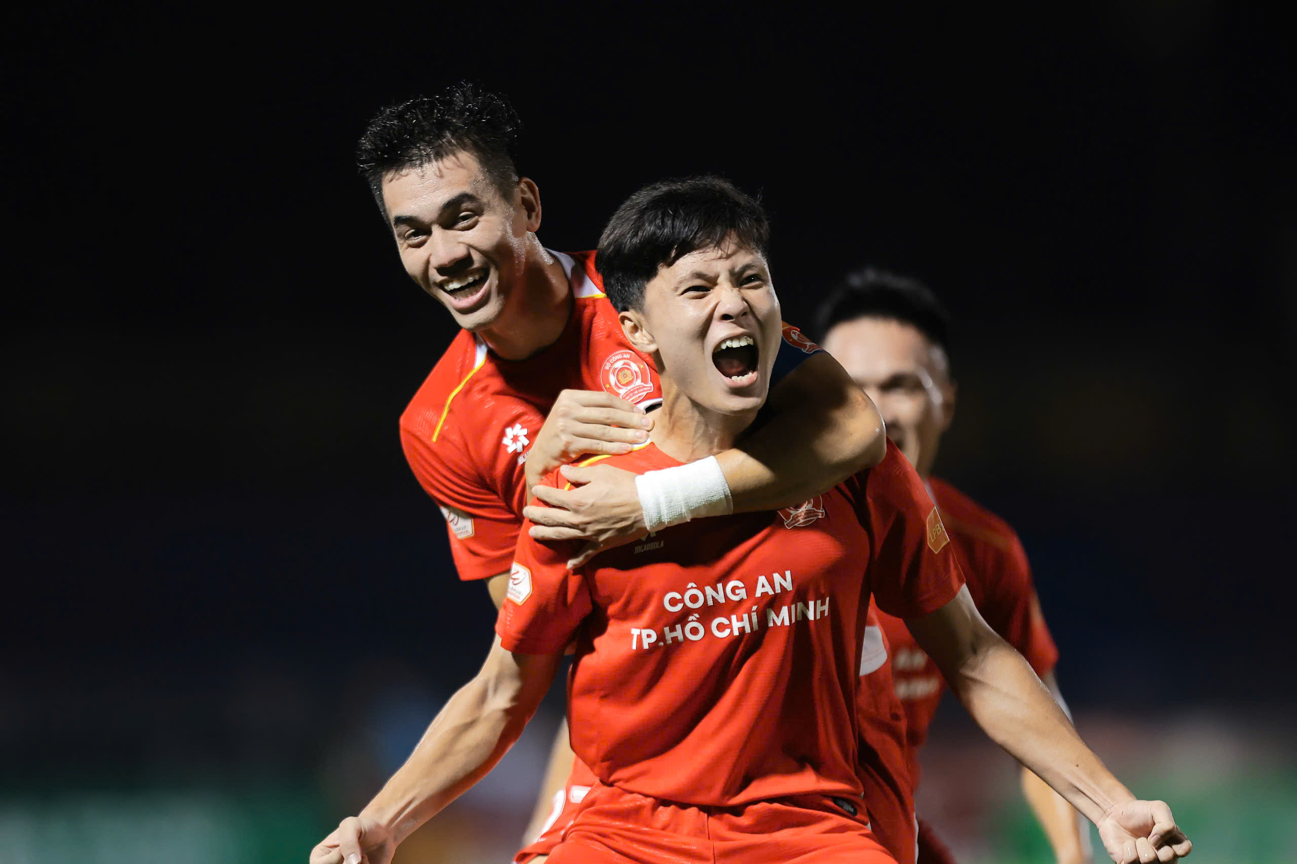 Bảng xếp hạng V-League mới nhất: Ninh Bình bị CLB CA TP.HCM bắt kịp, lò ‘xay’ HLV bắt đầu kích hoạt- Ảnh 1.