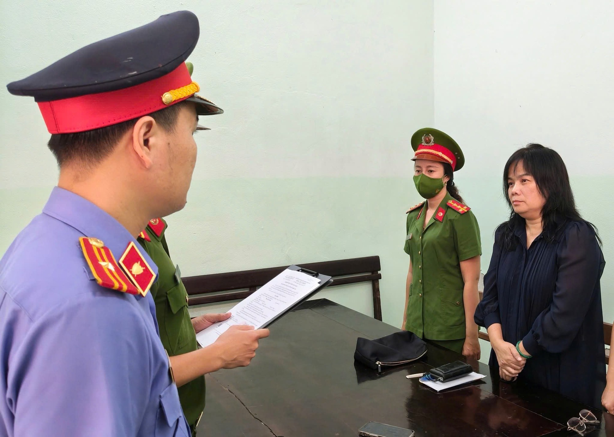 Cho vay nặng lãi, trong 3 tháng thu lợi bất chính hơn 2 tỉ đồng - Ảnh 1.