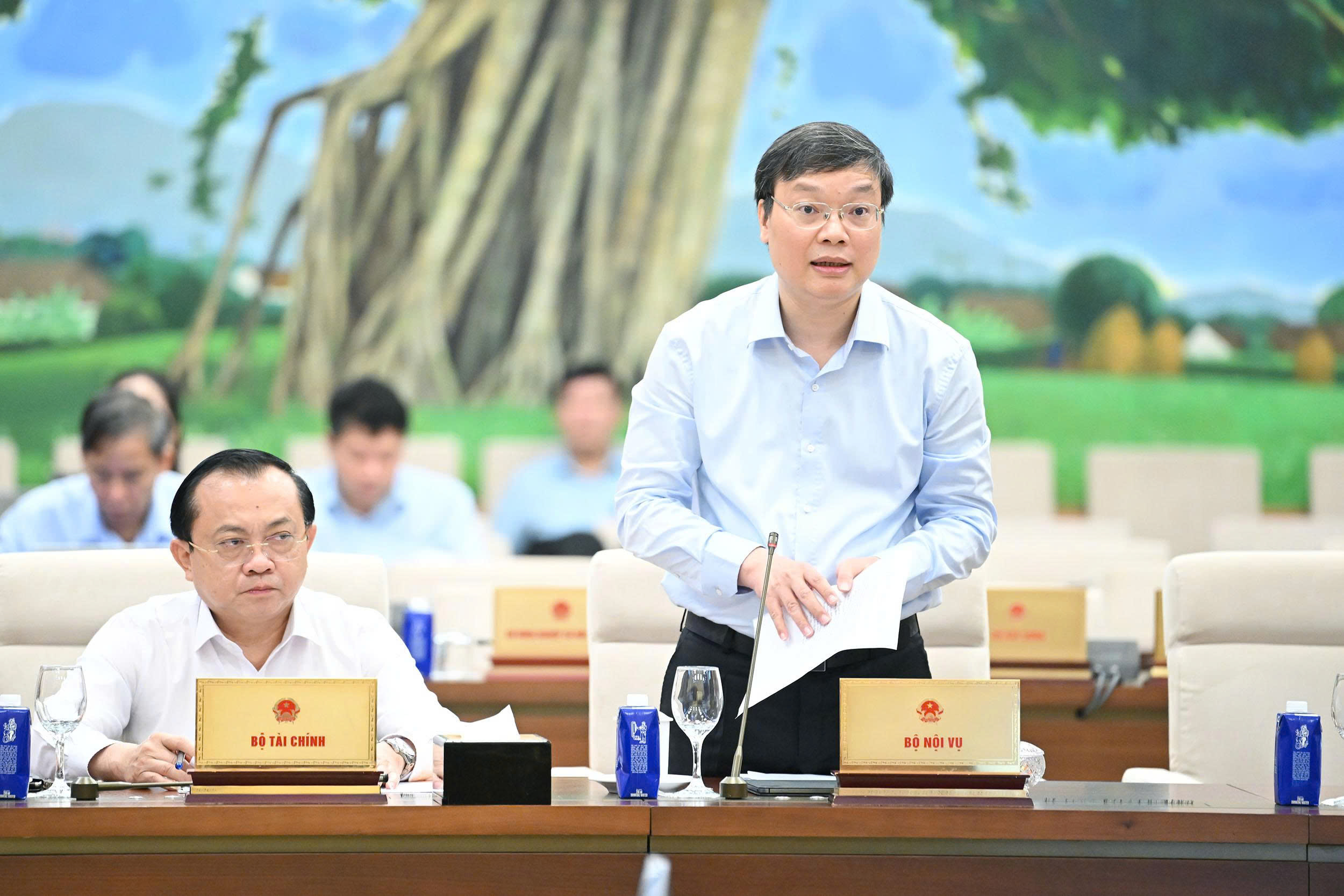 Chủ tịch Quốc hội nhấn mạnh nâng cao chất lượng viên chức trong tuyển dụng mới - Ảnh 1.