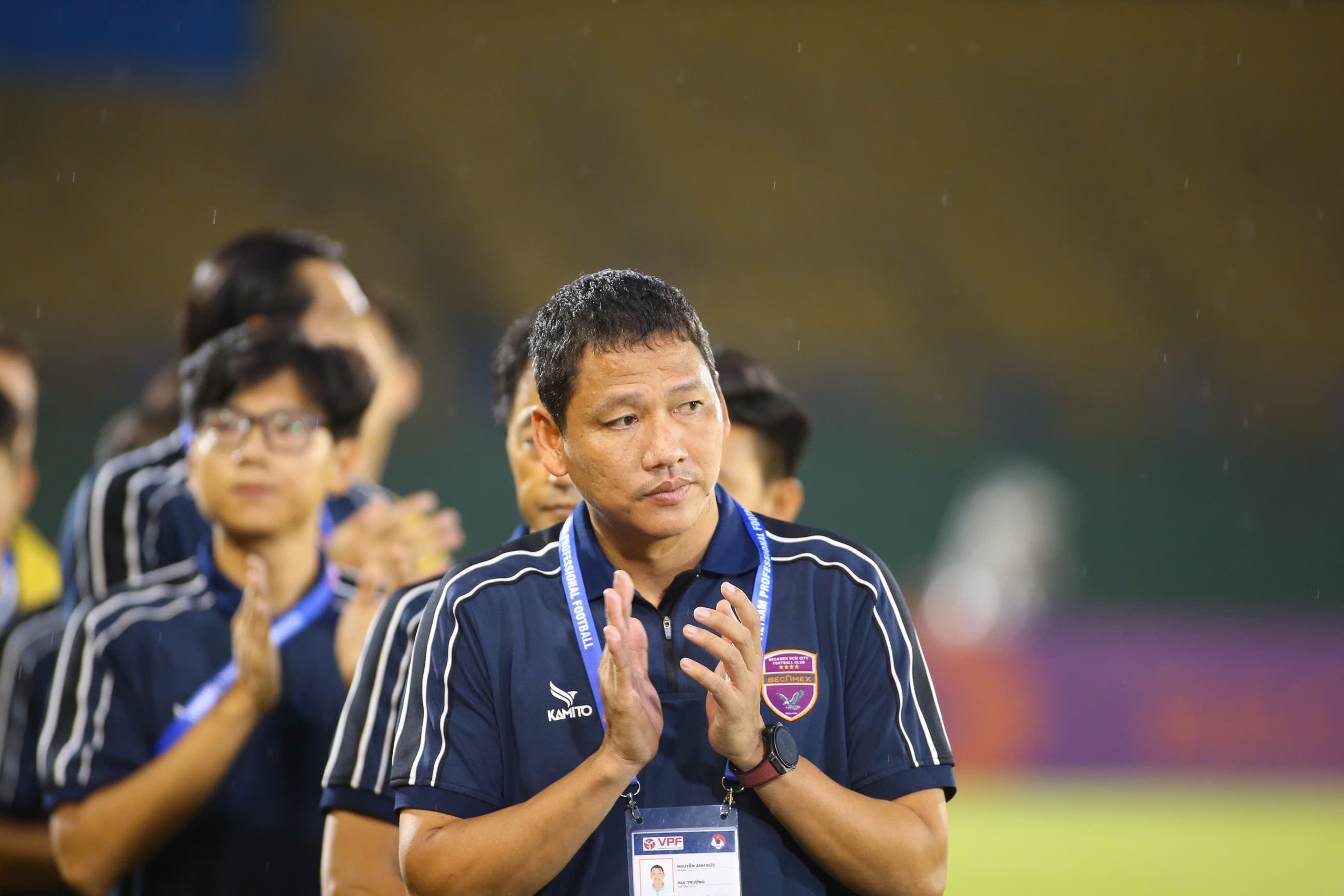 V-League 'Coach Mill' ត្រូវបានធ្វើឱ្យសកម្ម៖ ហៅ 'ឧត្តមសេនីយ៍' Anh Duc ឬ Choi Won-kwon តាមឈ្មោះ? - រូបថត ៣. 'Cối xay HLV' V-League đã kích hoạt: Gọi thẳng tên ‘tướng’ Anh Đức hay Choi Won-kwon?- Ảnh 3.