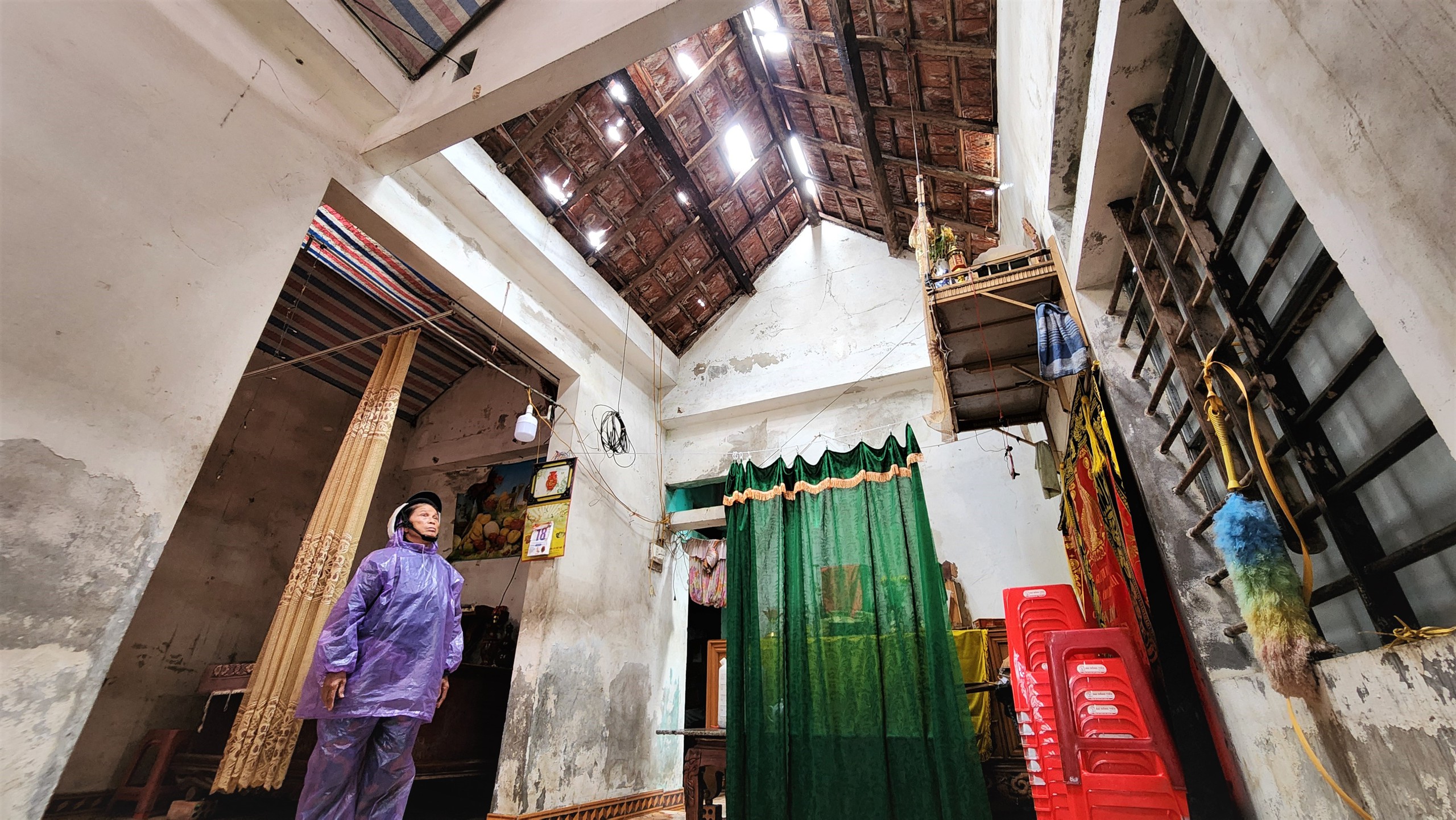 Bão số 10: 'Nhà không còn, tôi không biết sống sao đây'- Ảnh 5. Bão số 10: 'Nhà không còn, tôi không biết sống sao đây'- Ảnh 5.