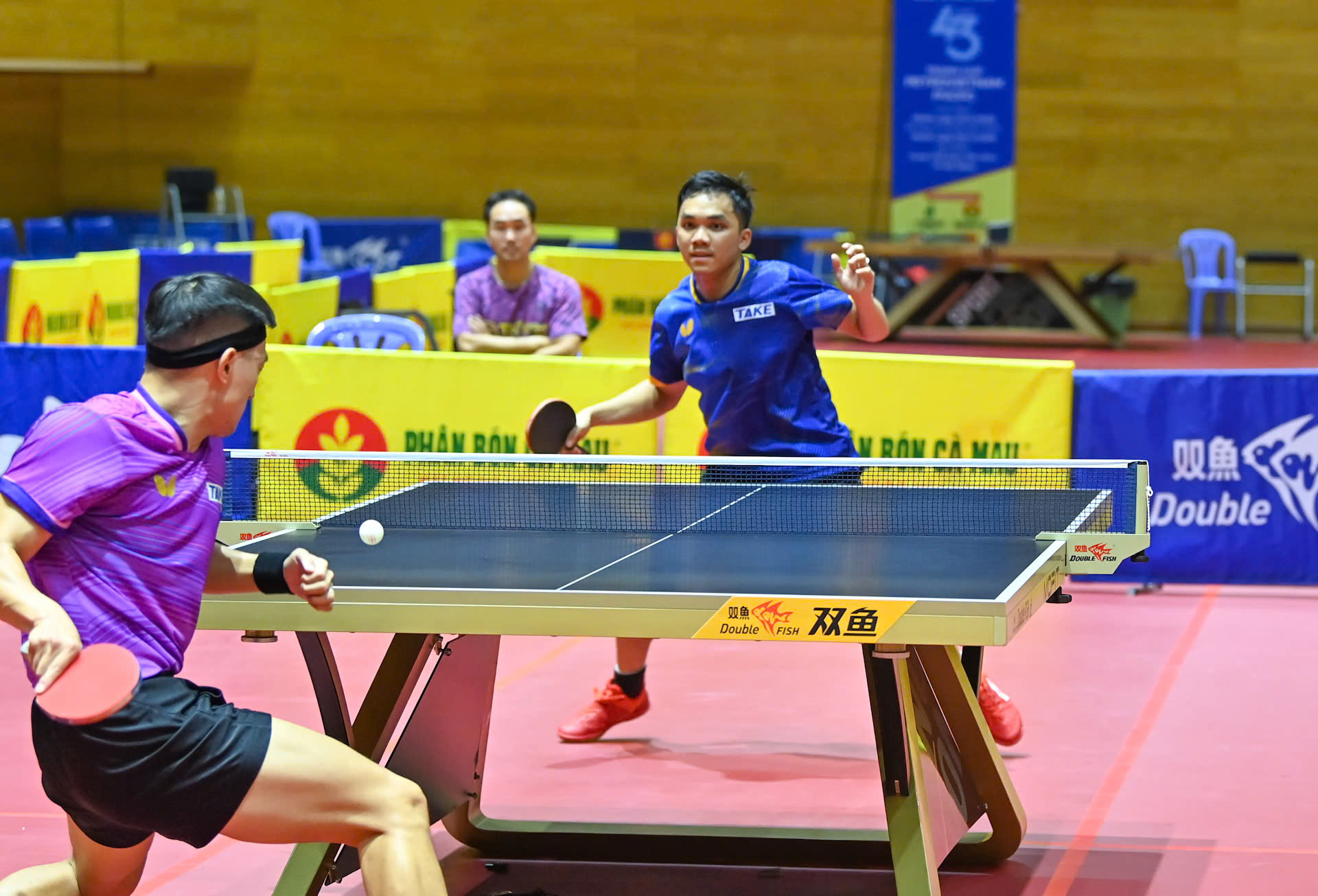 Dinh Anh Hoang: ຈາກຄວາມຫວັງໄວໜຸ່ມຈົນເປັນເສົາຄ້ຳຂອງເທນນິດຫວຽດນາມ  - ຮູບ 2. Đinh Anh Hoàng: Từ niềm hy vọng trẻ đến trụ cột của bóng bàn Việt Nam
- Ảnh 2.