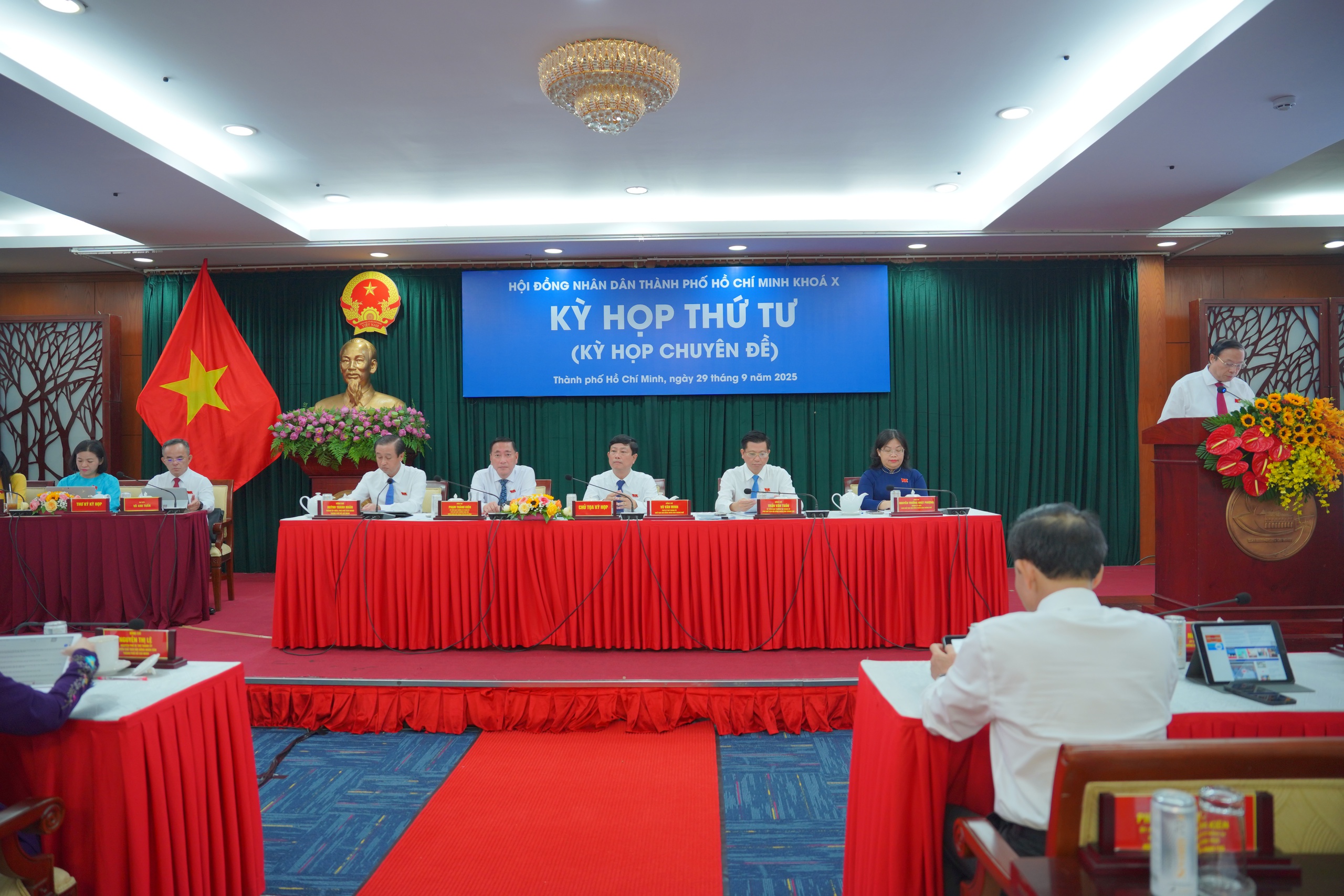 HĐND TP.HCM khai mạc kỳ họp thứ 4, xem xét 42 nội dung quan trọng- Ảnh 2.