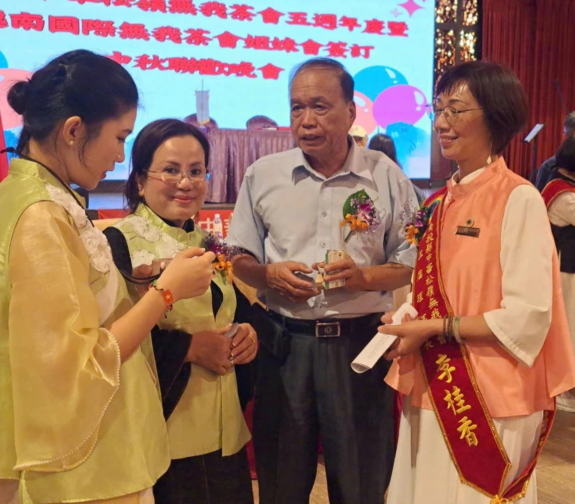 Kết nghĩa Hội trà Tùng Lĩnh Nam Đầu: Đưa văn hóa trà Việt đến bạn bè quốc tế- Ảnh 4. Kết nghĩa Hội trà Tùng Lĩnh Nam Đầu: Đưa văn hóa trà Việt đến bạn bè quốc tế - Ảnh 6.