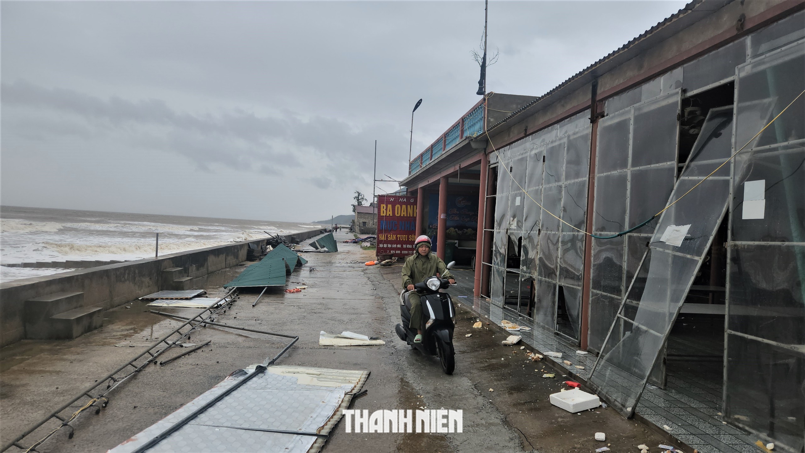 Khu du lịch Thiên Cầm tan hoang sau bão số 10 - Ảnh 8.
