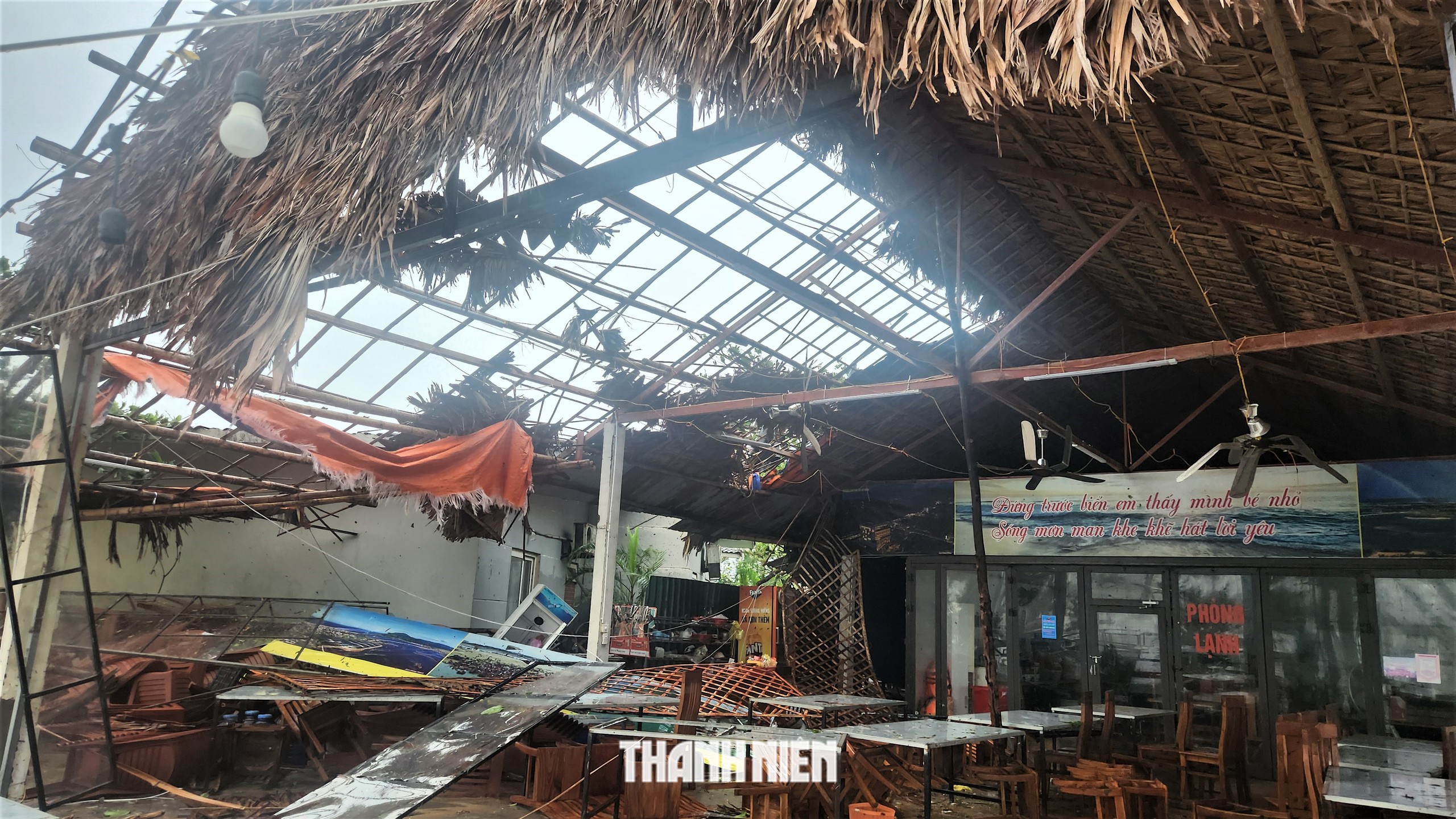 Khu du lịch Thiên Cầm tan hoang sau bão số 10 - Ảnh 10.