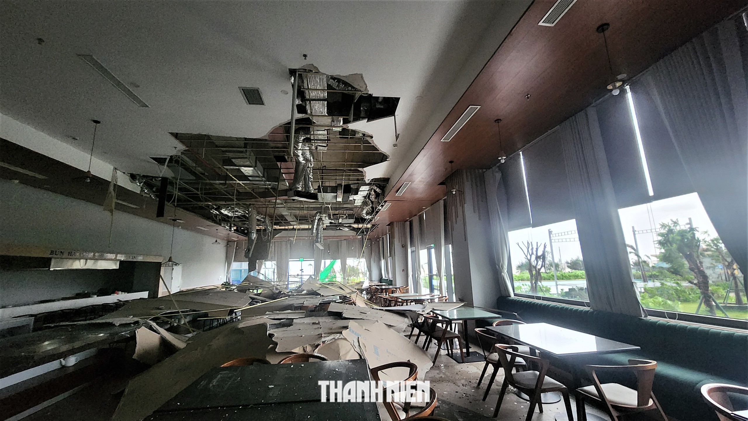Khu du lịch Thiên Cầm tan hoang sau bão số 10 - Ảnh 5.