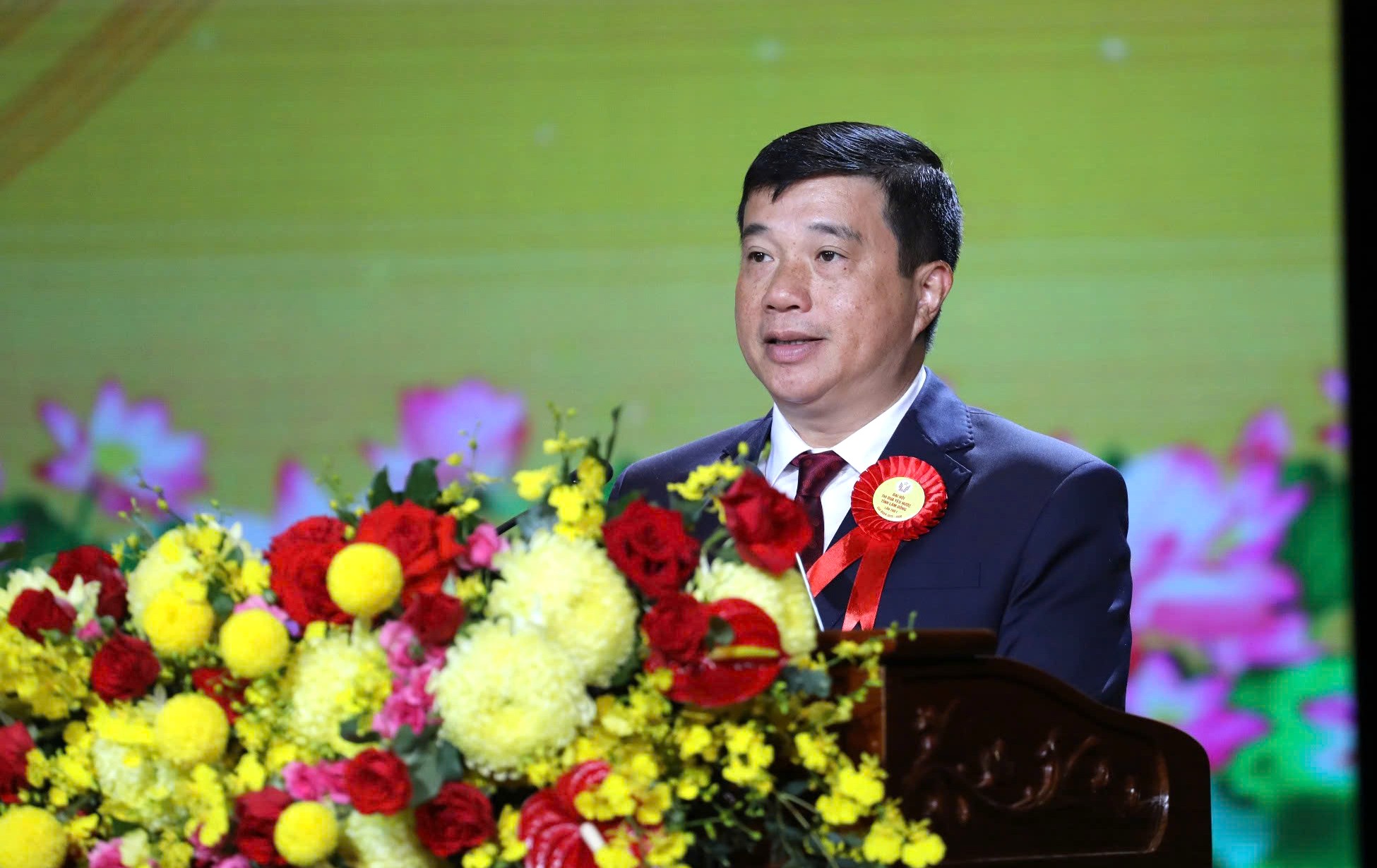 អនុប្រធានរដ្ឋ Vo Thi Anh Xuan ចាប់ផ្តើមចលនាត្រាប់តាមស្នេហាជាតិនៅ Lam Dong - រូបថត ៧. Phó chủ tịch nước Võ Thị Ánh Xuân phát động thi đua yêu nước tại Lâm Đồng - Ảnh 7.