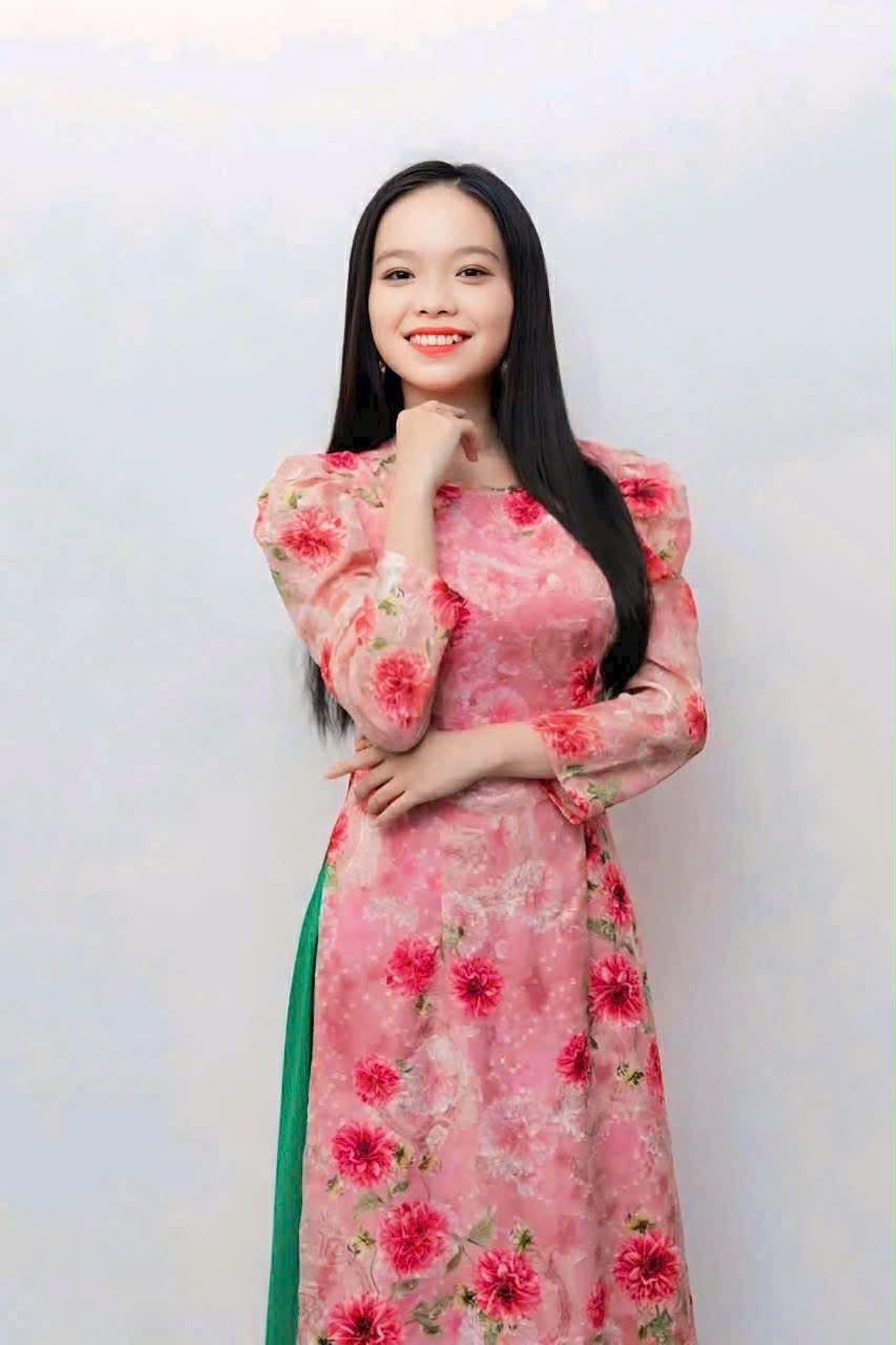 NSƯT Võ Minh Lâm 'đẩy thuyền' giúp Hà Như giành 3 giải 'Chuông vàng vọng cổ 2025' - Ảnh 1.