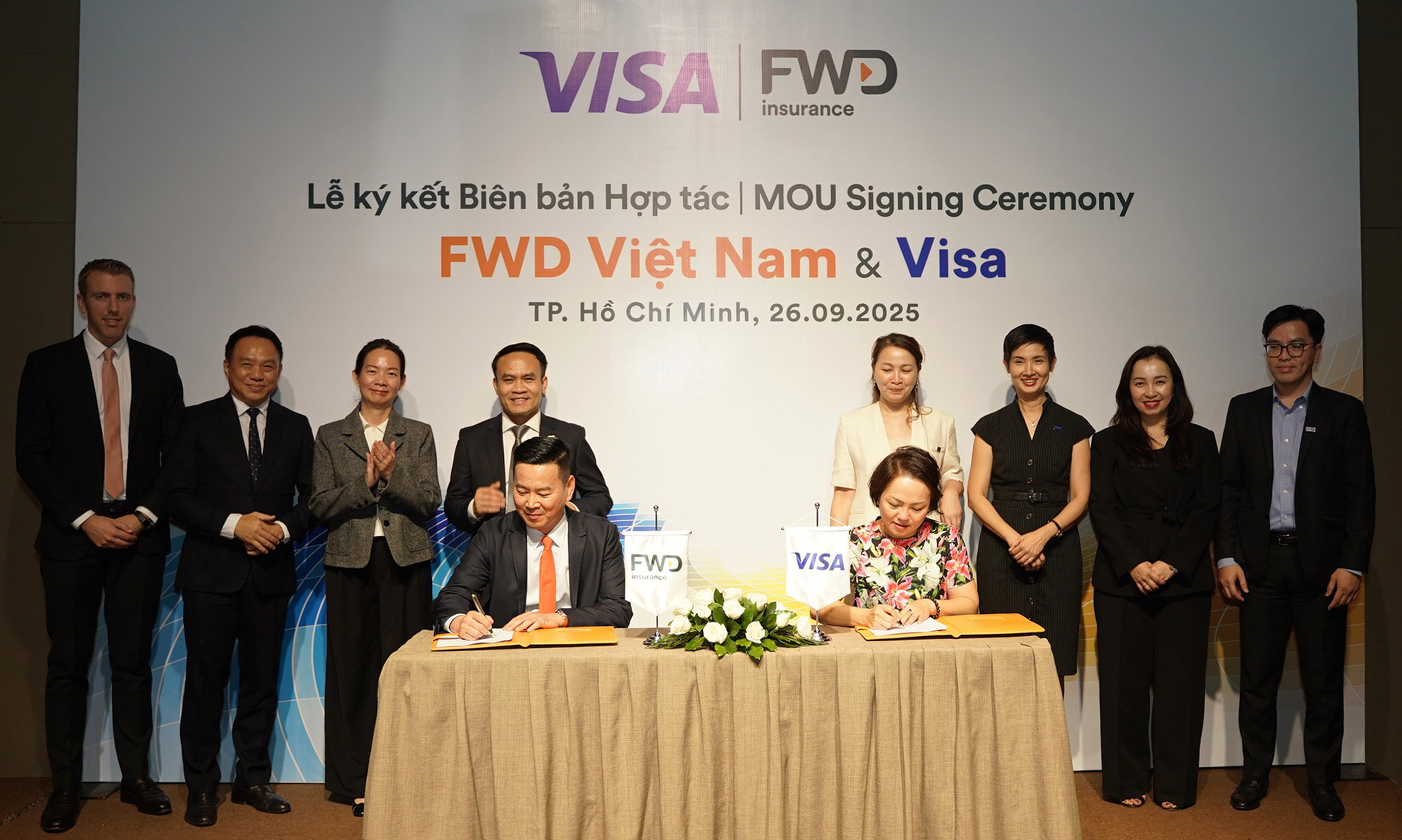 Khách hàng của FWD Việt Nam có thể đóng phí bảo hiểm bằng thẻ Visa  - Ảnh 1.
