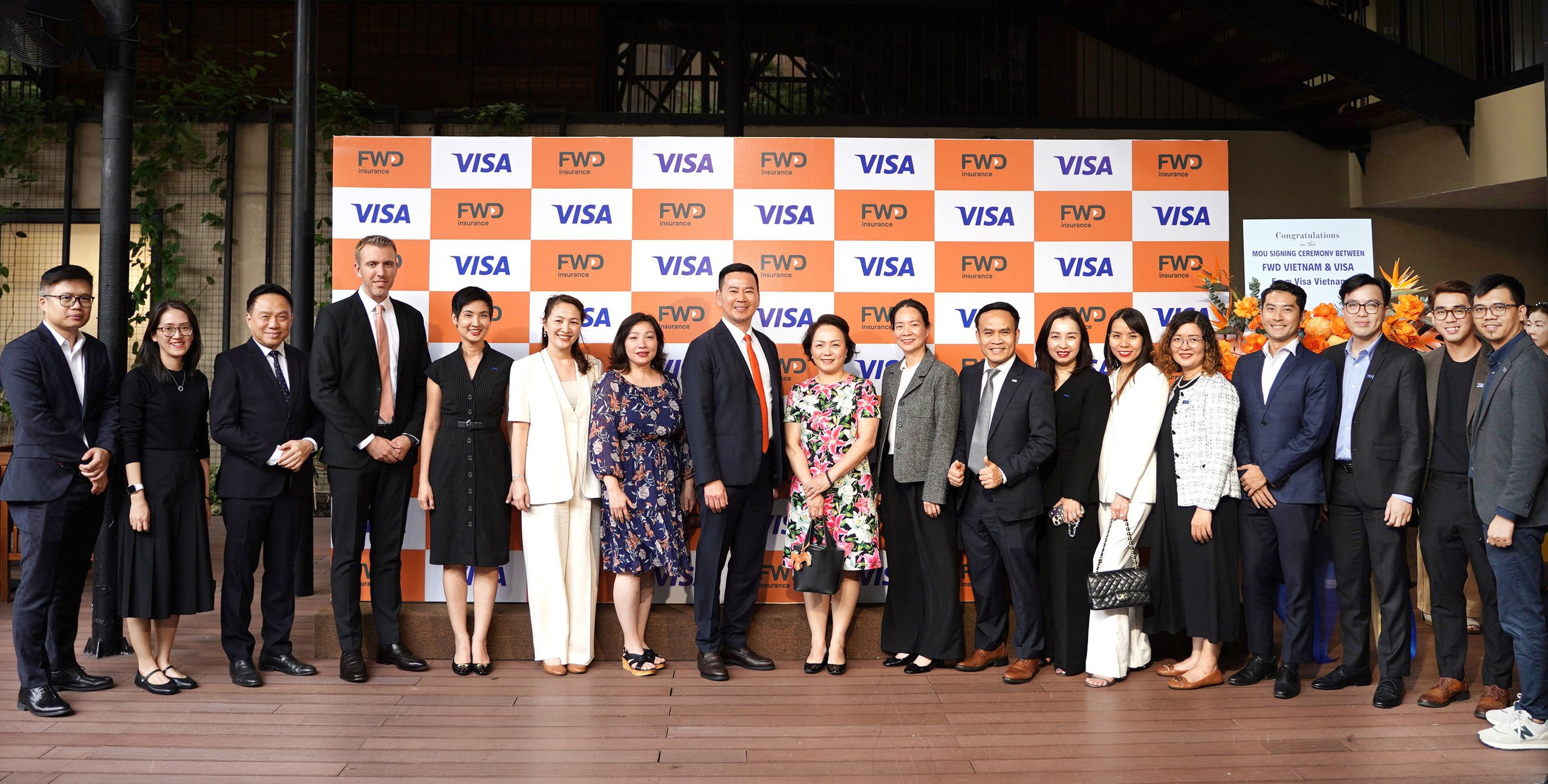 Khách hàng của FWD Việt Nam có thể đóng phí bảo hiểm bằng thẻ Visa  - Ảnh 2.