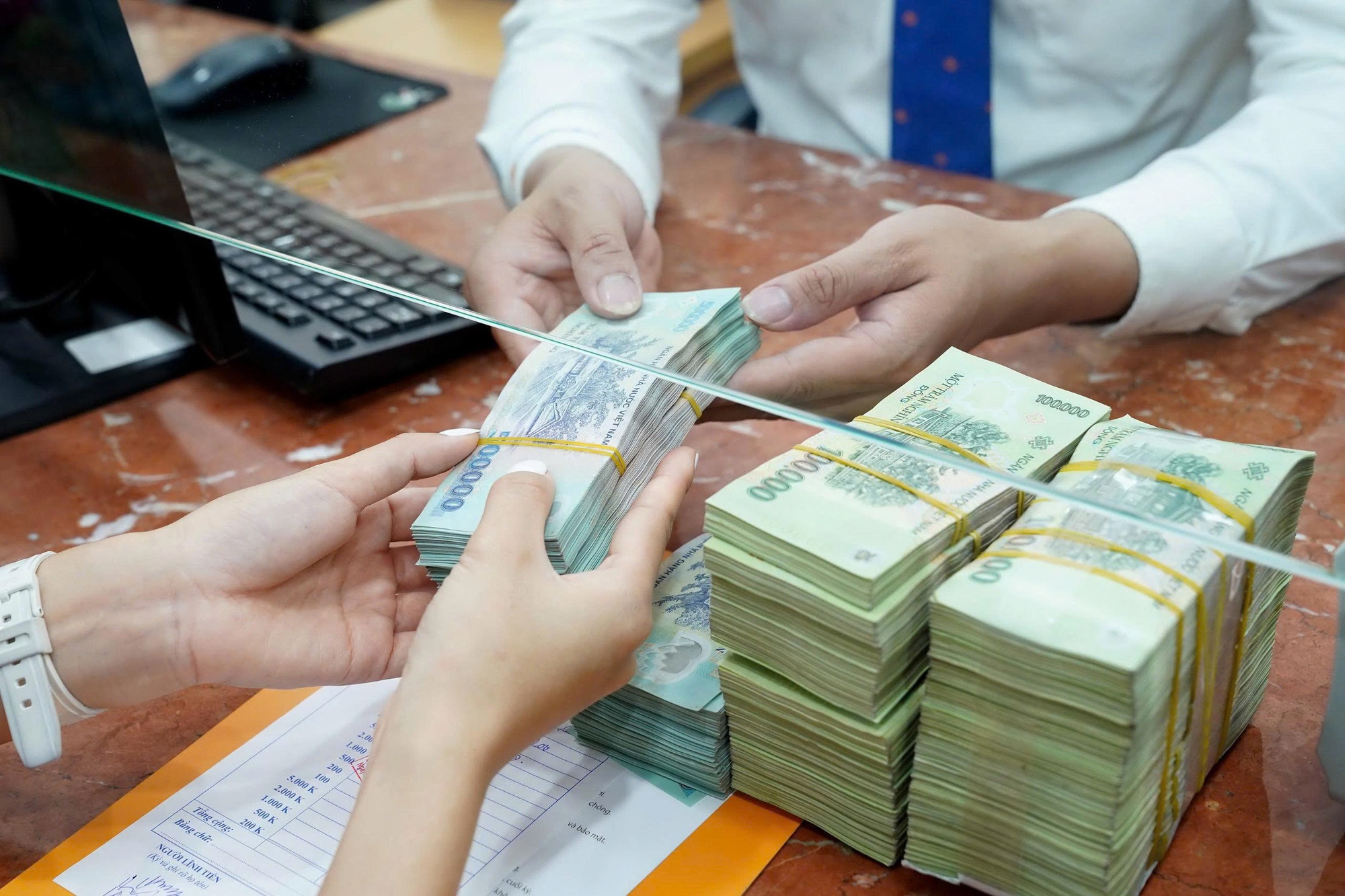 Ngăn chặn hàng ngàn tỉ đồng giao dịch đáng ngờ- Ảnh 1.