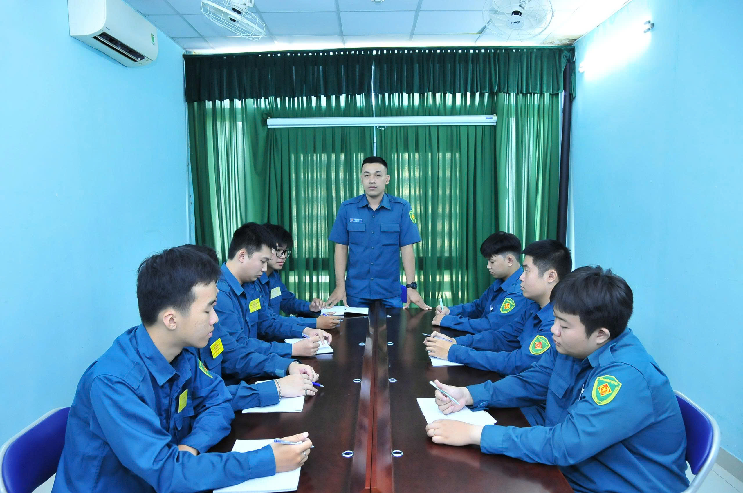 TP.HCM hỗ trợ 100% tiền ăn cho cán bộ Ban Chỉ huy quân sự xã, phường - Ảnh 1.