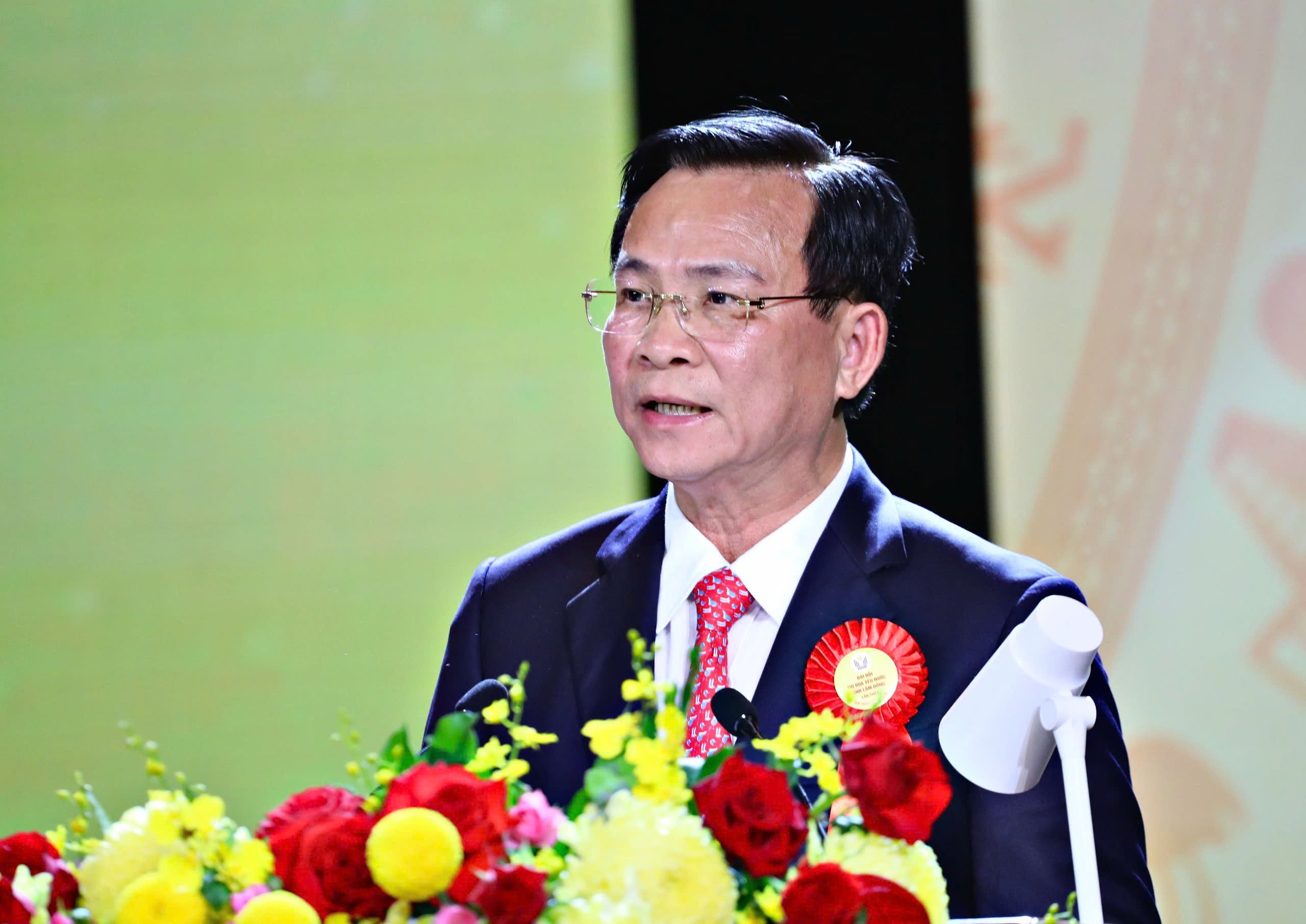 អនុប្រធានរដ្ឋ Vo Thi Anh Xuan ចាប់ផ្តើមចលនាត្រាប់តាមស្នេហាជាតិនៅ Lam Dong - រូបថត ៤. Phó chủ tịch nước Võ Thị Ánh Xuân phát động thi đua yêu nước tại Lâm Đồng - Ảnh 4.