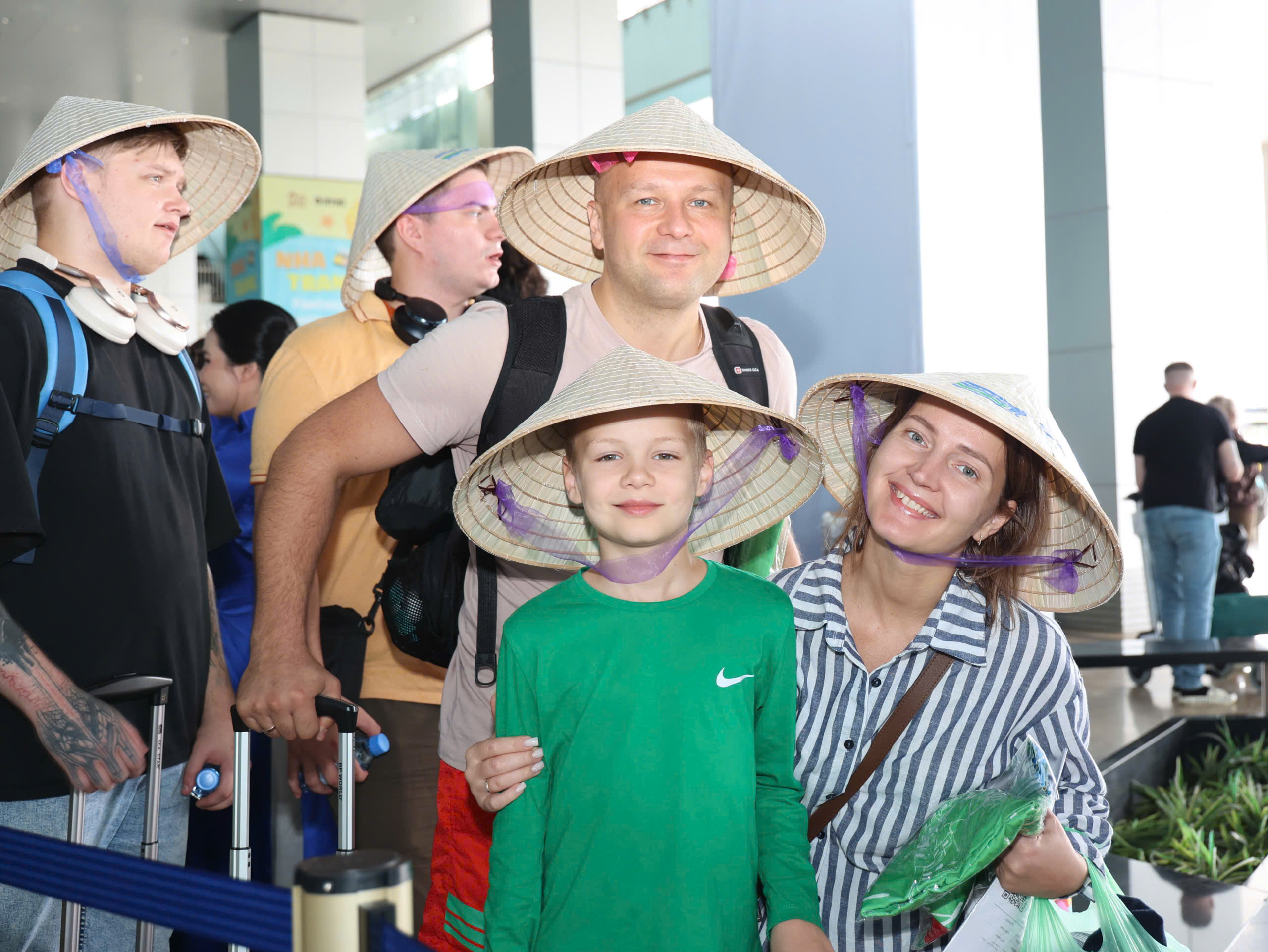 Hơn 30 chuyến bay đưa khách Nga đến Khánh Hòa mỗi tuần, du lịch khởi sắc- Ảnh 2. Hơn 30 chuyến bay đưa khách Nga đến Khánh Hòa mỗi tuần, du lịch khởi sắc- Ảnh 2.