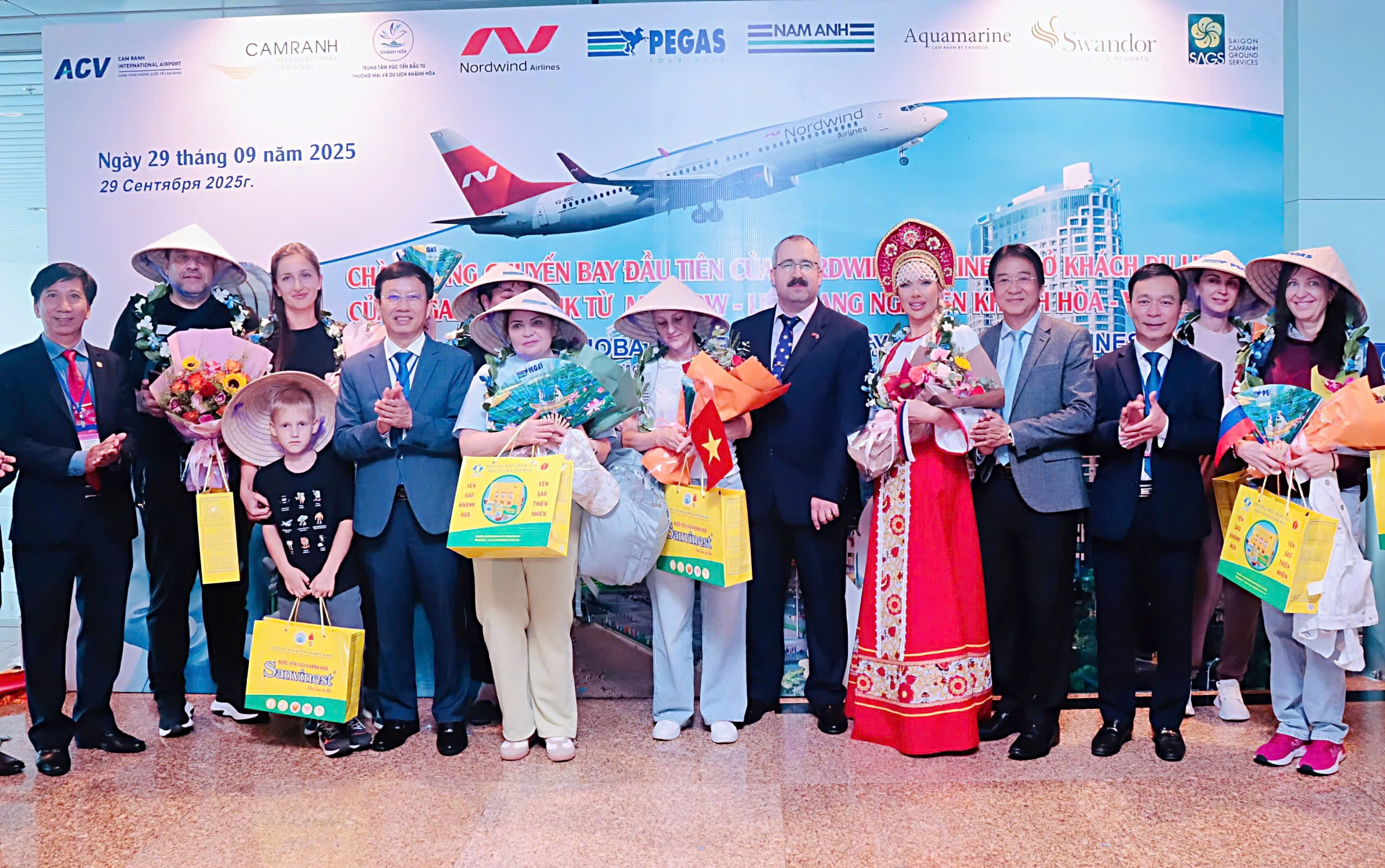 Hơn 30 chuyến bay đưa khách Nga đến Khánh Hòa mỗi tuần, du lịch khởi sắc- Ảnh 1. Hơn 30 chuyến bay đưa khách Nga đến Khánh Hòa mỗi tuần, du lịch khởi sắc- Ảnh 1.