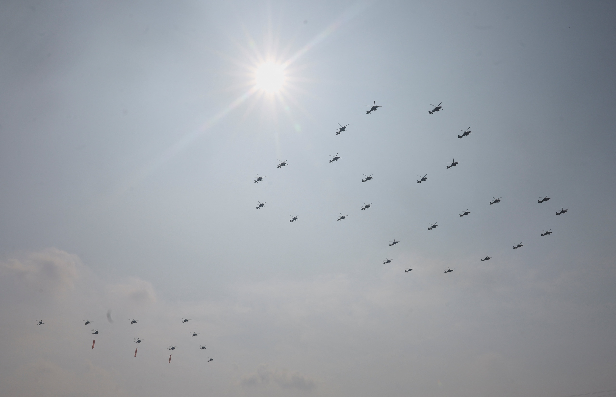 Trung Quốc diễu binh, trình làng tên lửa đạn đạo liên lục địa mới - Ảnh 4.