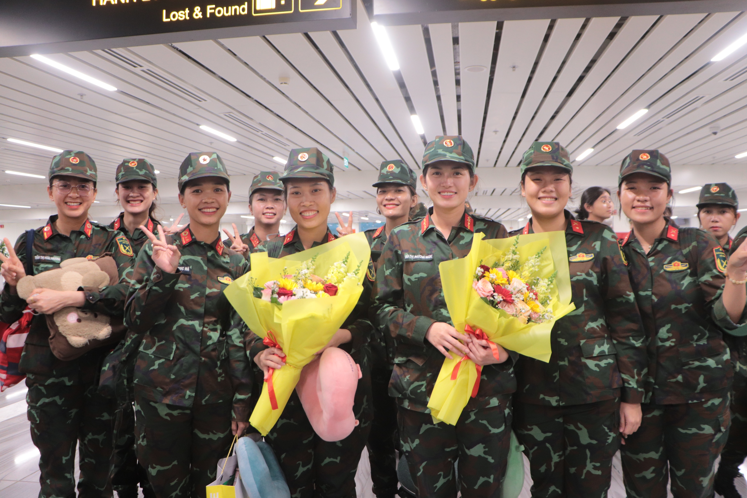 Chuyến bay đặc biệt tại T&acirc;n Sơn Nhất: Ng&agrave;y trở về của A80 - Ảnh 4.