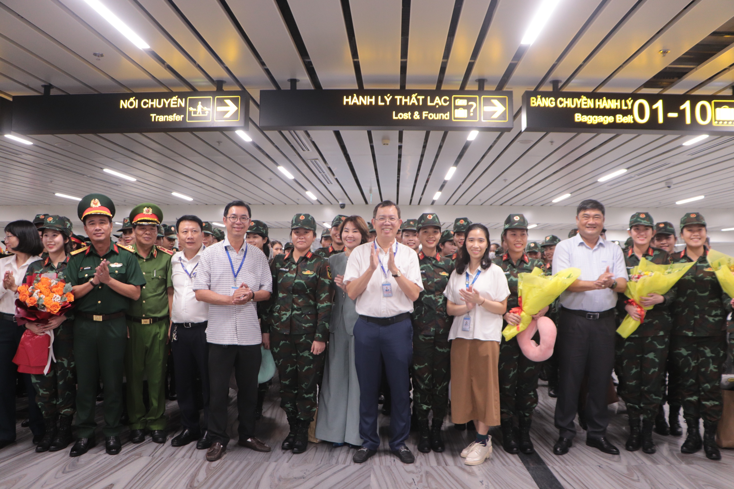 Chuyến bay đặc biệt tại T&acirc;n Sơn Nhất: Ng&agrave;y trở về của A80 - Ảnh 2.