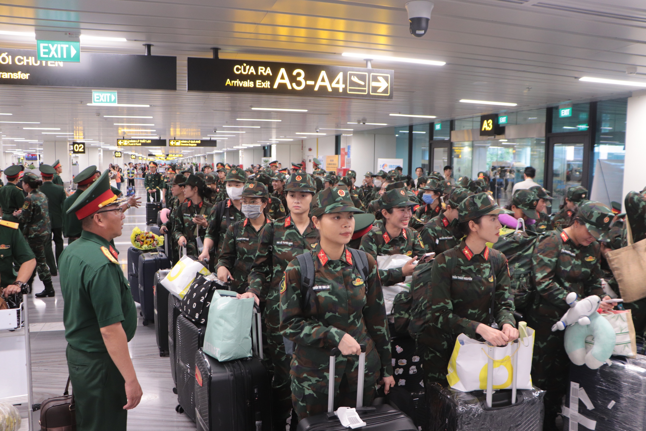 Chuyến bay đặc biệt tại T&acirc;n Sơn Nhất: Ng&agrave;y trở về của A80 - Ảnh 1.
