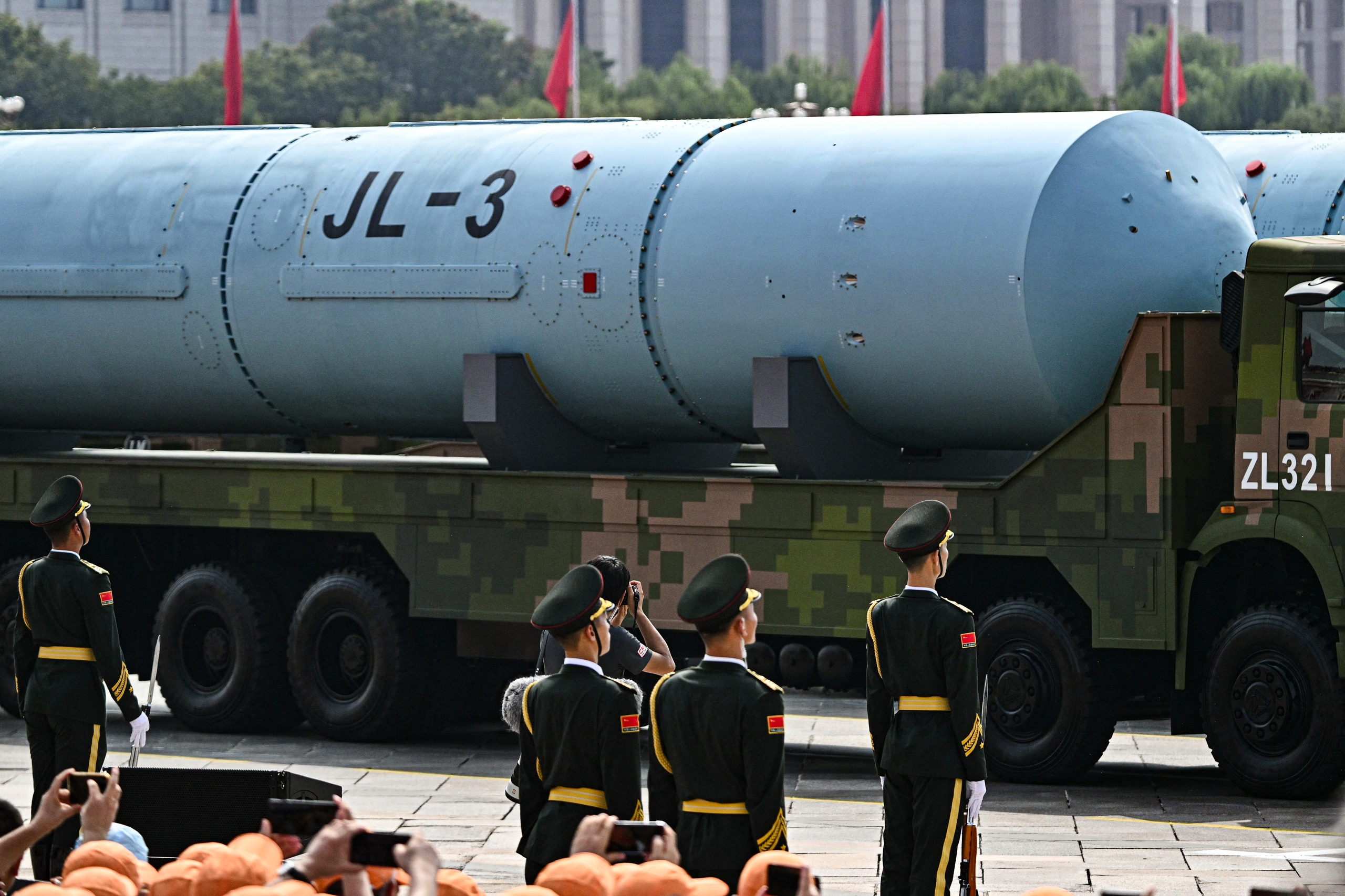 Trung Quốc diễu binh, trình làng tên lửa đạn đạo liên lục địa mới - Ảnh 6.