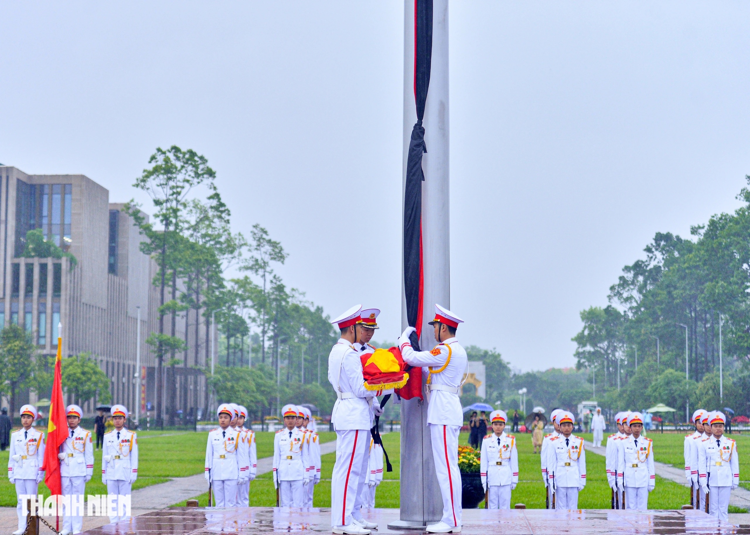 - Photo 1. - Ảnh 1.