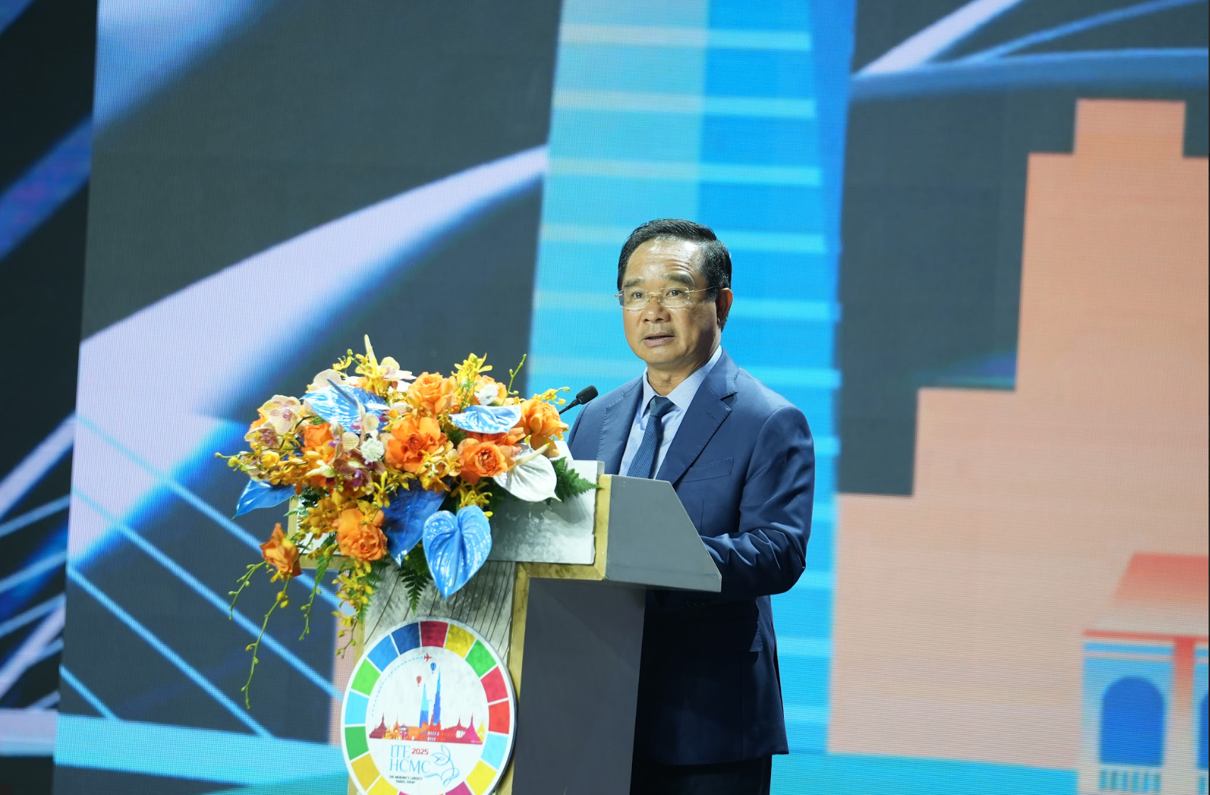 Phó thủ tướng Mai Văn Chính dự chương trình 'Đêm Việt Nam' tại TP.HCM - Ảnh 3.