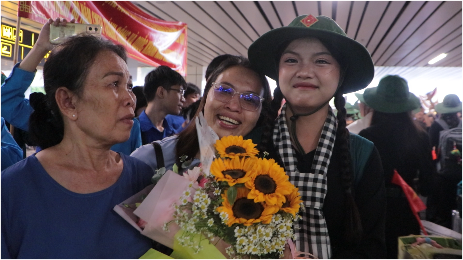 Ngày trở về của A80: Nước mắt chan nụ cười - Ảnh 1.