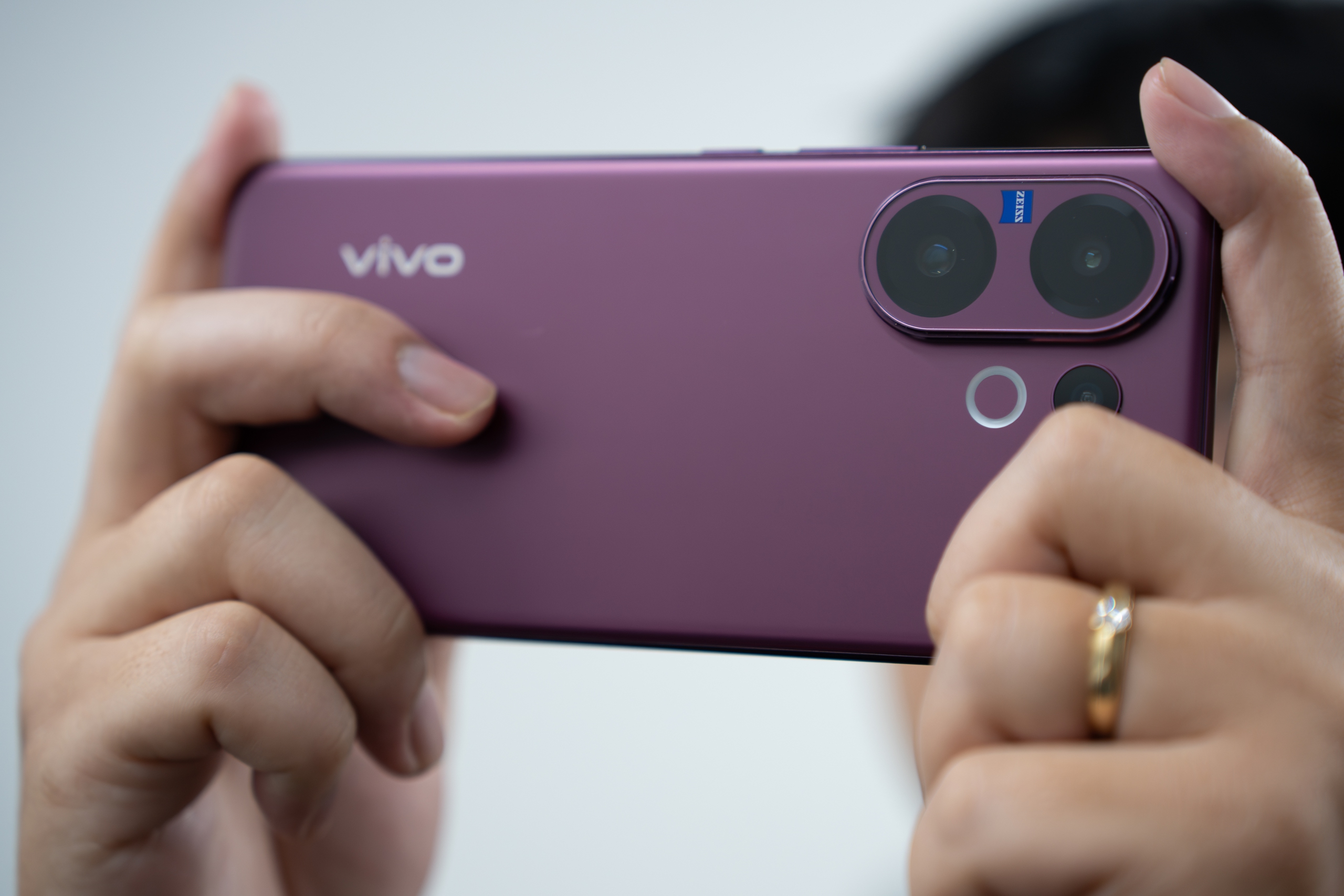 Trải nghiệm vivo V60: mỏng nhẹ, pin lớn và camera chân dung ZEISS - Ảnh 3.