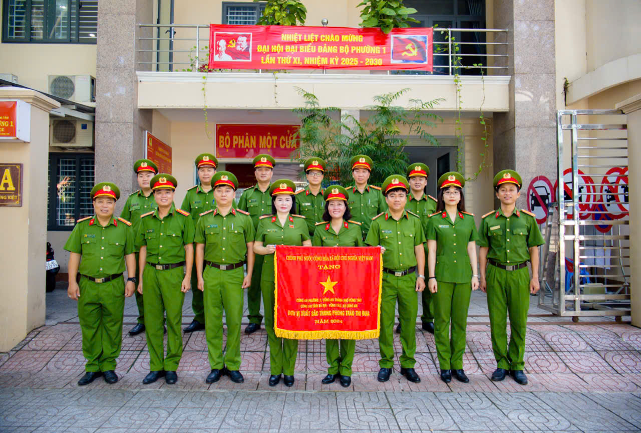 Giữ Tổ quốc bình yên: Nữ phó trưởng Công an phường Vũng Tàu trách nhiệm với dân
- Ảnh 1. Giữ Tổ quốc bình yên: Nữ phó trưởng Công an phường Vũng Tàu trách nhiệm với dân
- Ảnh 1.
