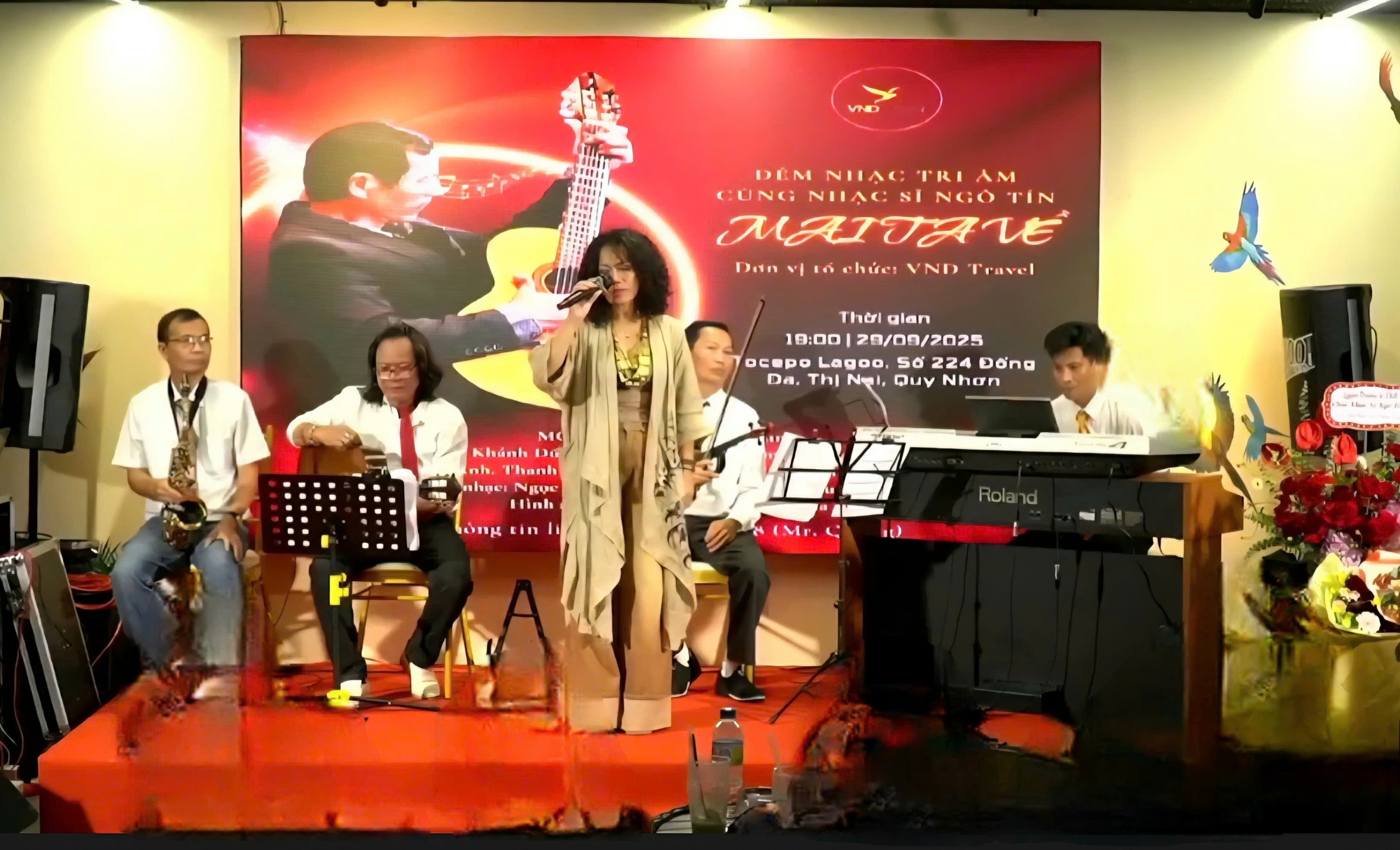 អ្នកនិពន្ធសៀវភៅ 'Quy Nhon, ទឹកដីនៃការចងចាំគ្មានទីបញ្ចប់' និងមិត្តស្មោះត្រង់របស់គាត់នៅស្រុកកំណើត - រូបថត ១. Tác giả ‘Quy Nhơn mênh mang niềm nhớ’ và những người bạn nghĩa tình ở quê nhà- Ảnh 1.