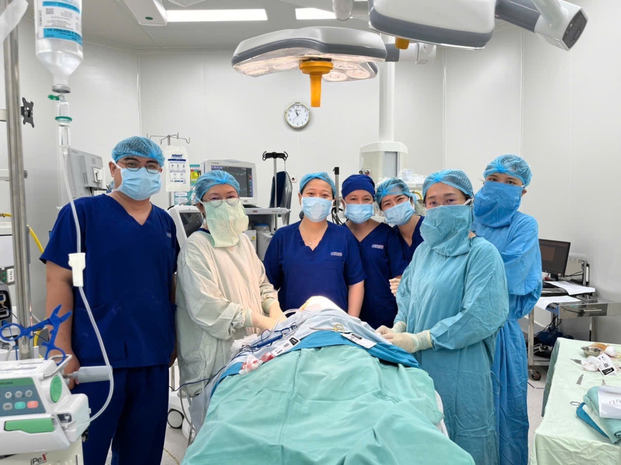 Cứu bé trai 5 tuổi bị chó béc giê cắn xé biến dạng khuôn mặt- Ảnh 2.
