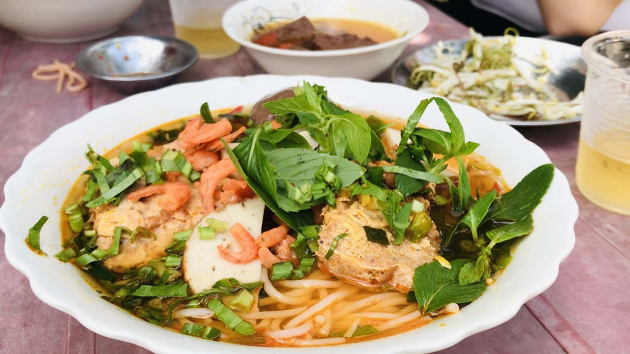 T&ocirc; b&uacute;n ri&ecirc;u 5.000 đồng của cặp vợ chồng U.80- Ảnh 2.