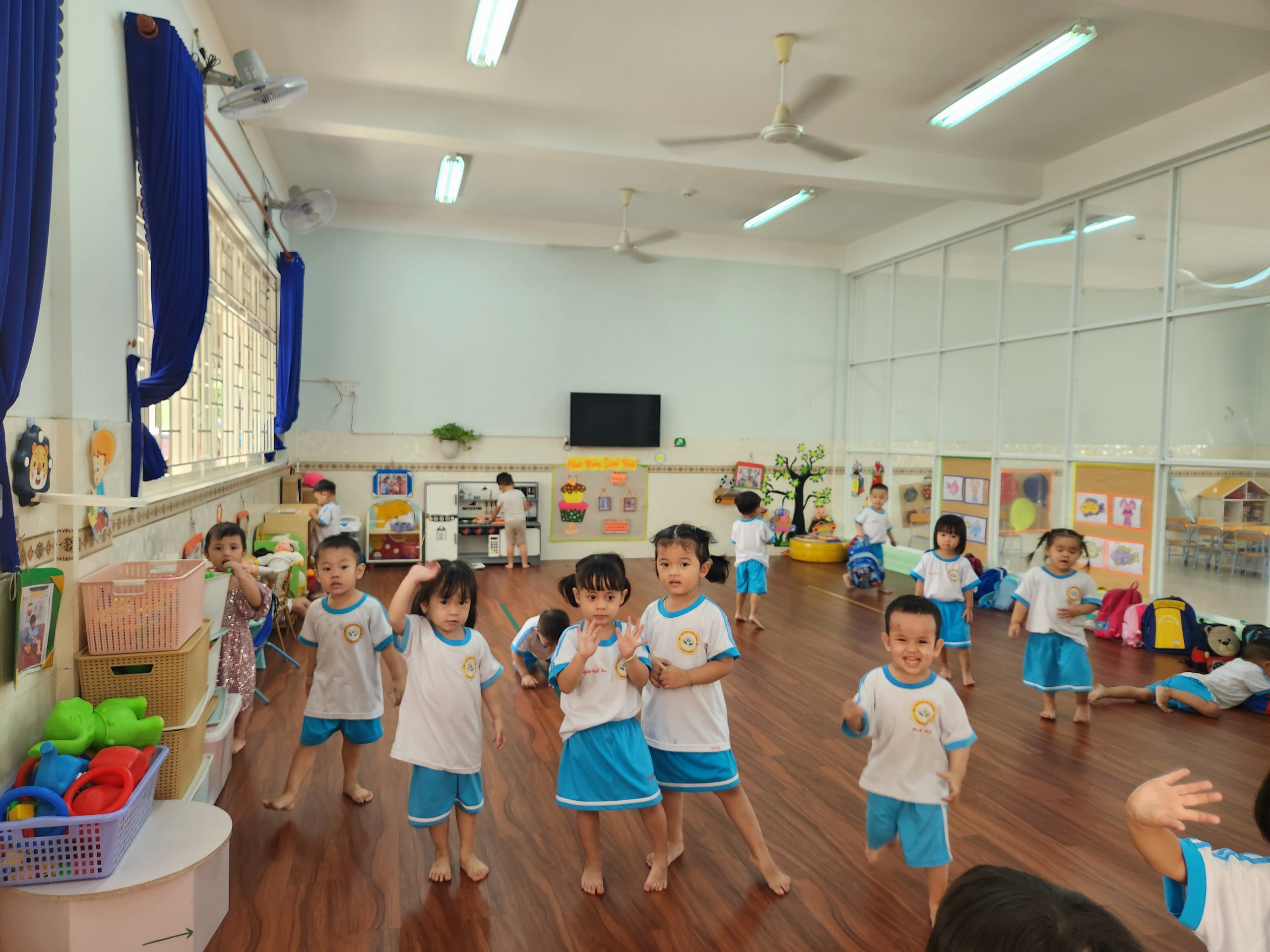 Phụ huynh hỏi về CLB có thu phí bậc mầm non, Sở GD-ĐT TP.HCM nói rõ - Ảnh 2.