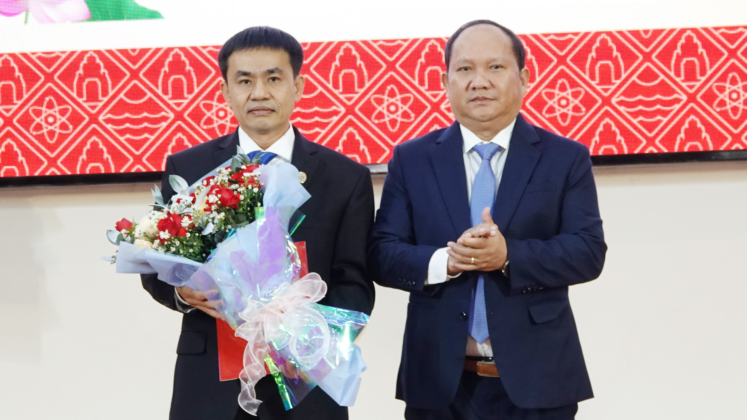 Bộ GD-ĐT công bố quyết định công nhận Hiệu trưởng Trường ĐH Quy Nhơn - Ảnh 3.