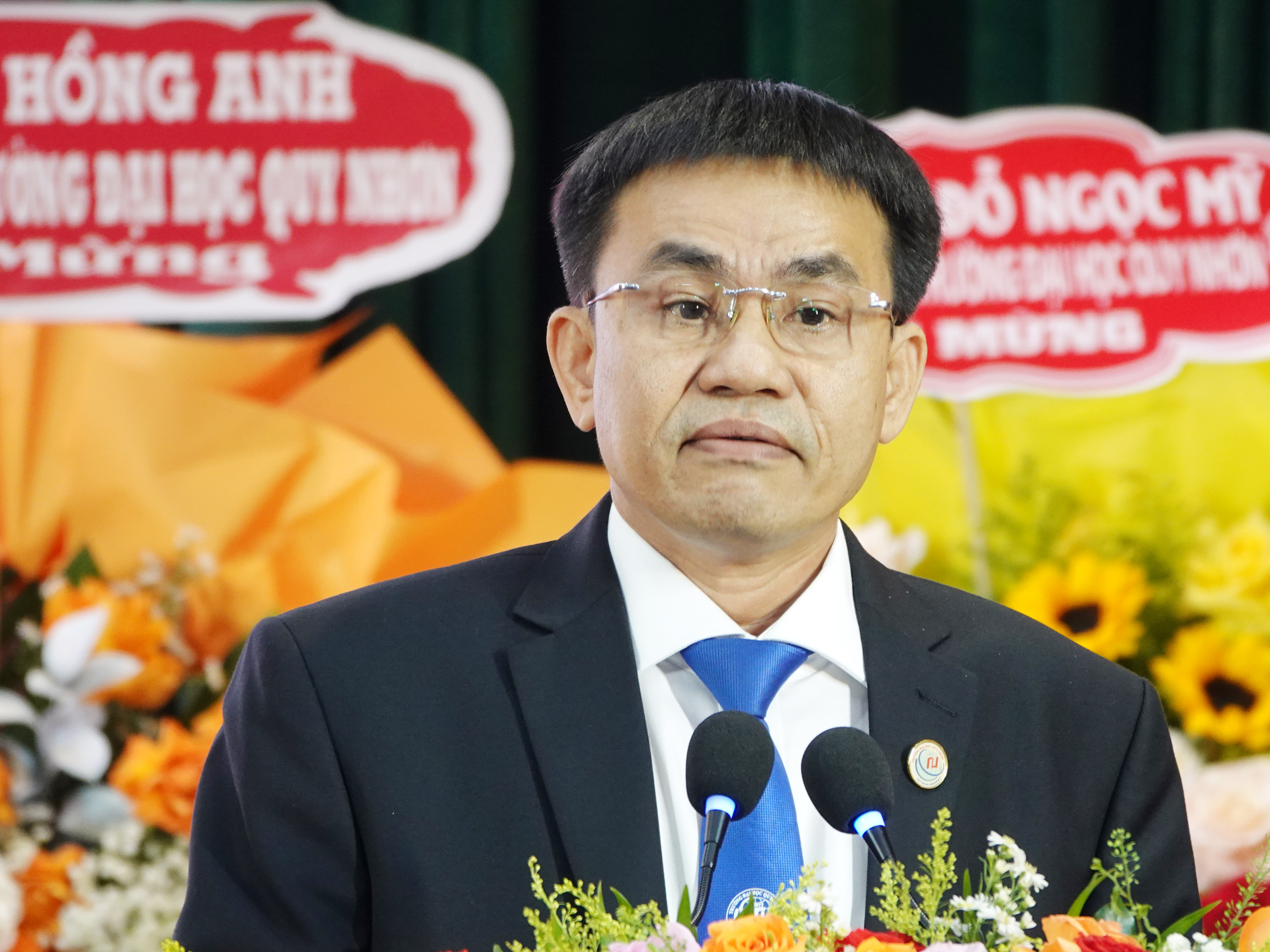 Bộ GD-ĐT công bố quyết định công nhận Hiệu trưởng Trường ĐH Quy Nhơn - Ảnh 1.