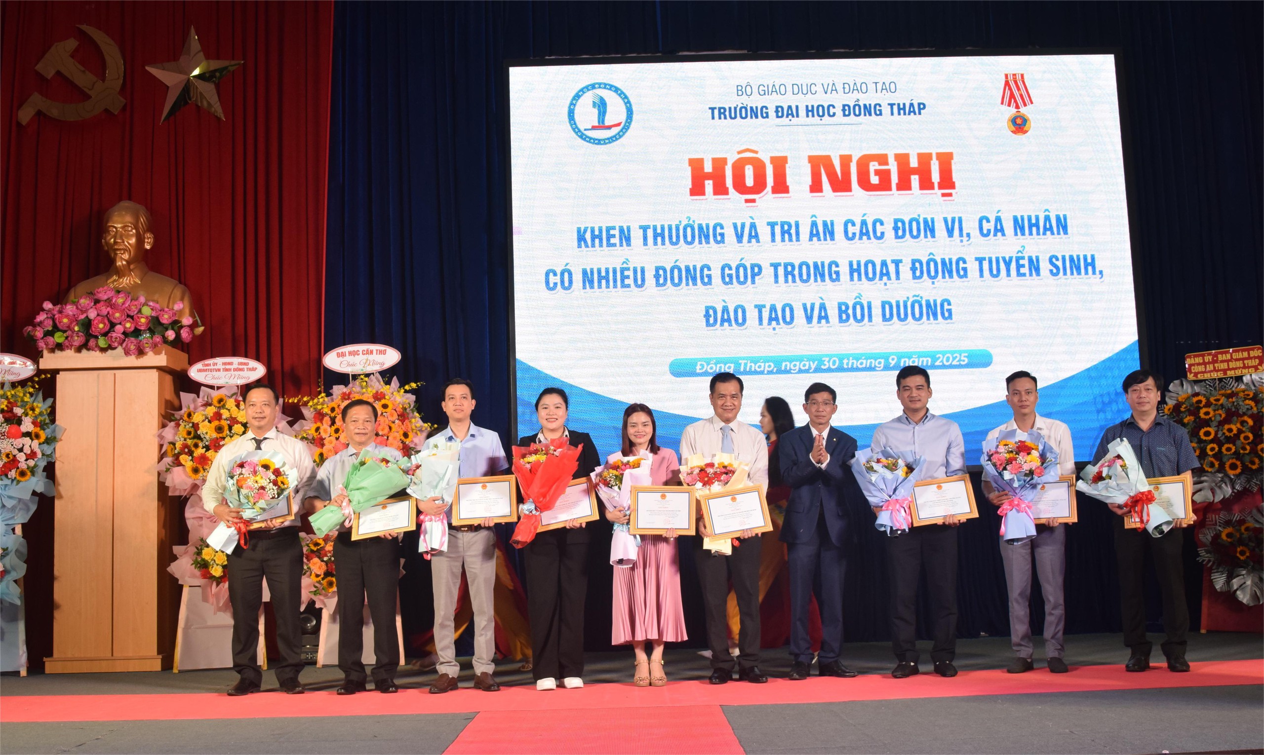 - រូបថត ៤. - Ảnh 4.