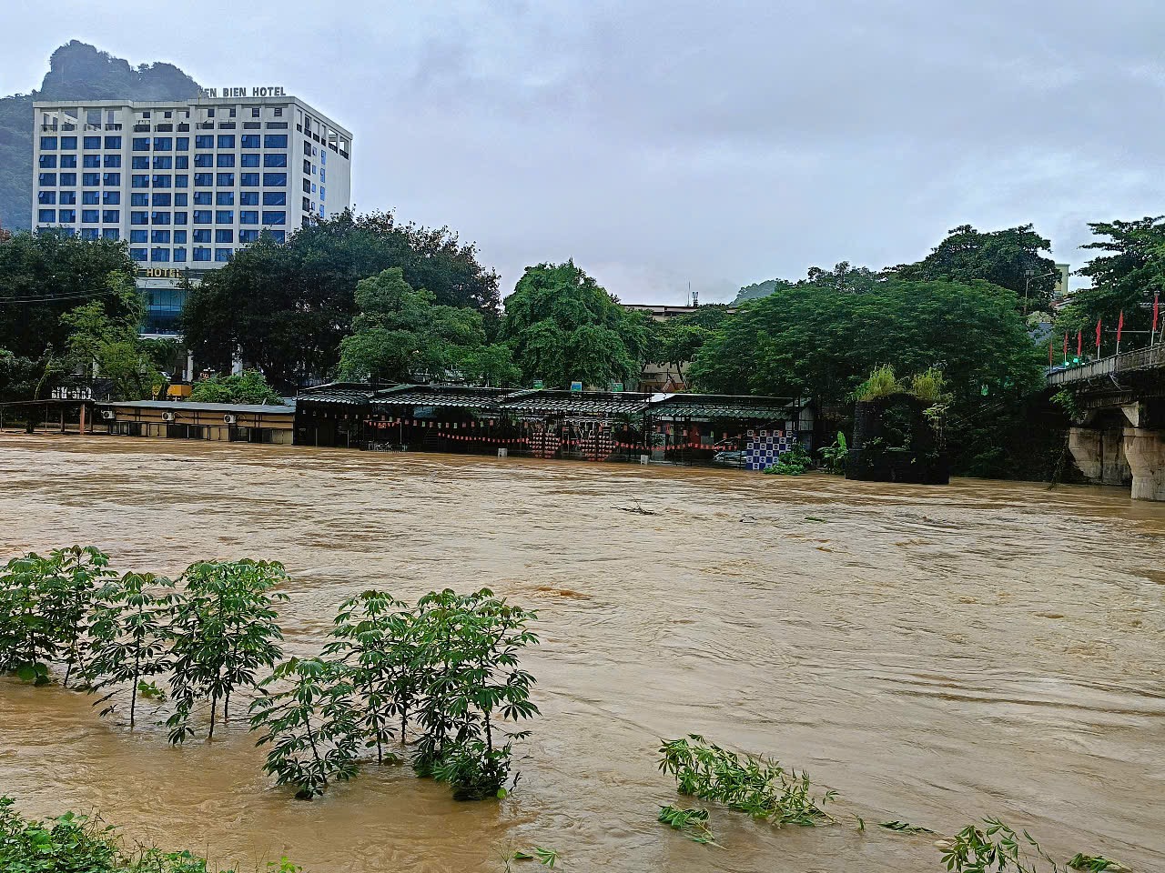 Tuyên Quang: Nước sông Lô đạt cấp cực kỳ nguy hiểm, đã có 4 người mất tích- Ảnh 1.
