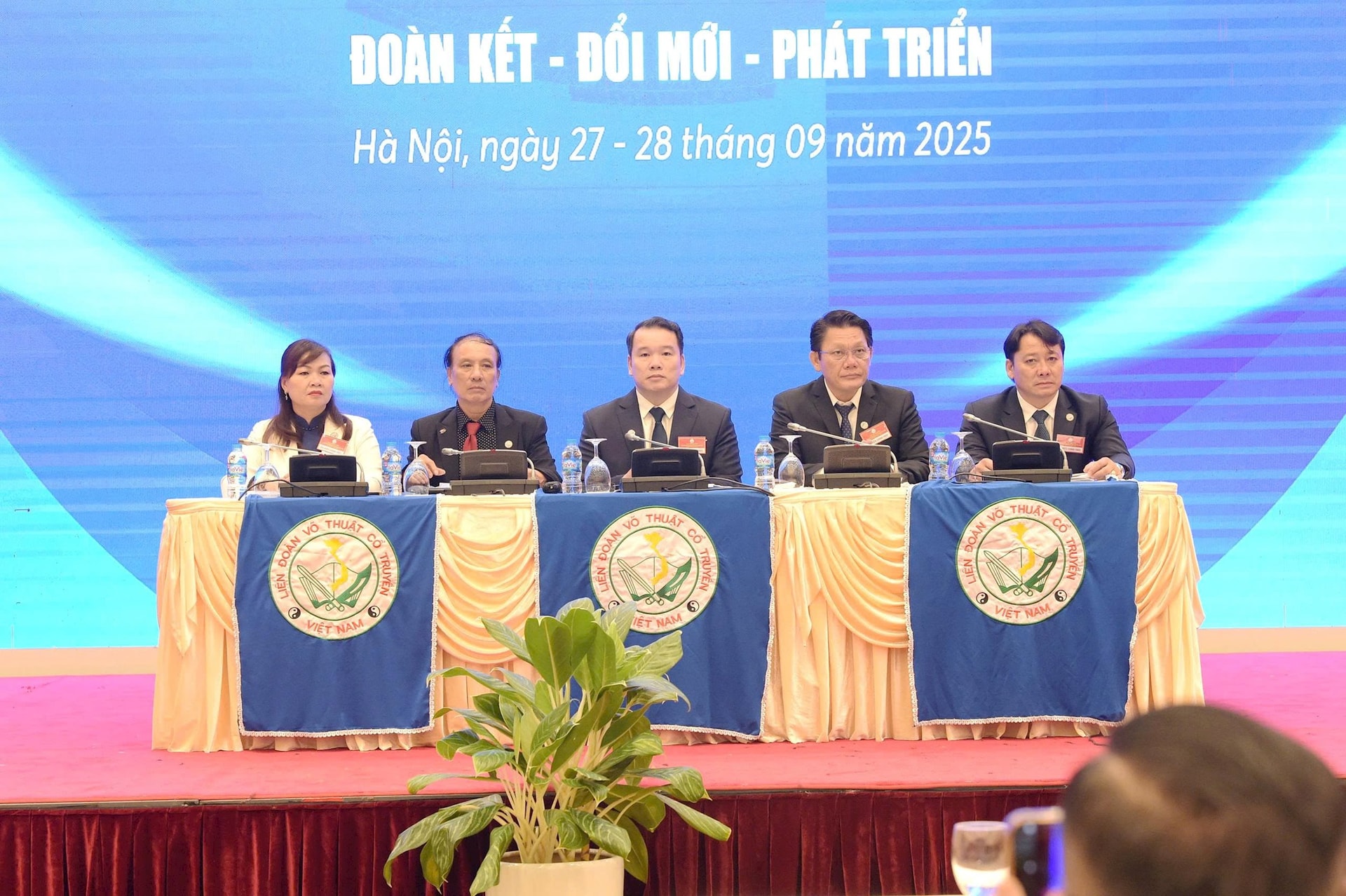 លោក Nguyen Ngoc Anh ជាប់ឆ្នោតជាប្រធានសហព័ន្ធក្បាច់គុនបុរាណវៀតណាម - រូបថត ២. Ông Nguyễn Ngọc Anh tái đắc cử chức Chủ tịch Liên đoàn Võ thuật cổ truyền Việt Nam- Ảnh 2.