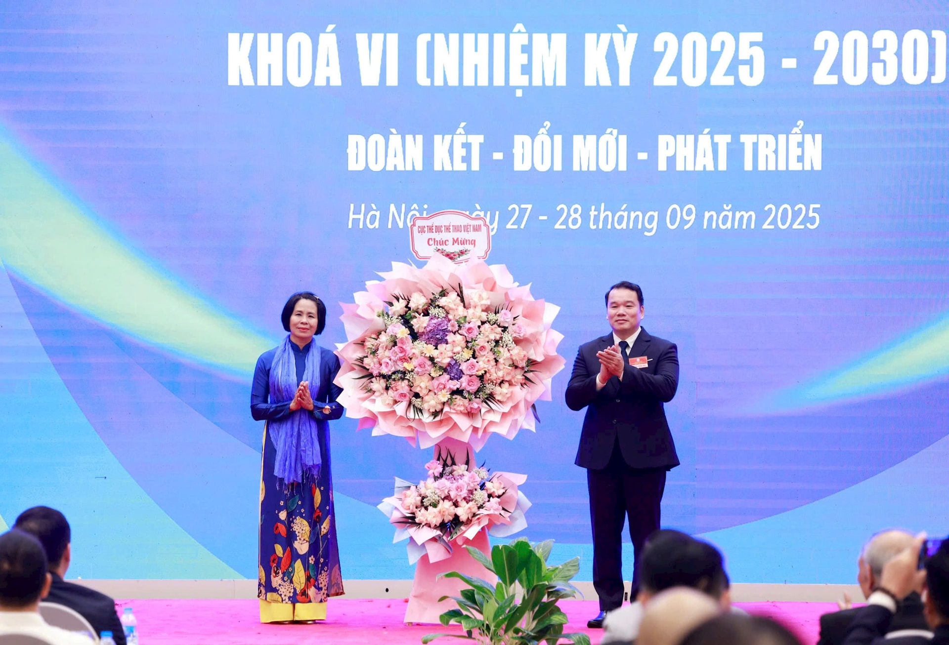 លោក Nguyen Ngoc Anh ជាប់ឆ្នោតជាប្រធានសហព័ន្ធក្បាច់គុនបុរាណវៀតណាម - រូបថត ៣. Ông Nguyễn Ngọc Anh tái đắc cử chức Chủ tịch Liên đoàn Võ thuật cổ truyền Việt Nam- Ảnh 3.