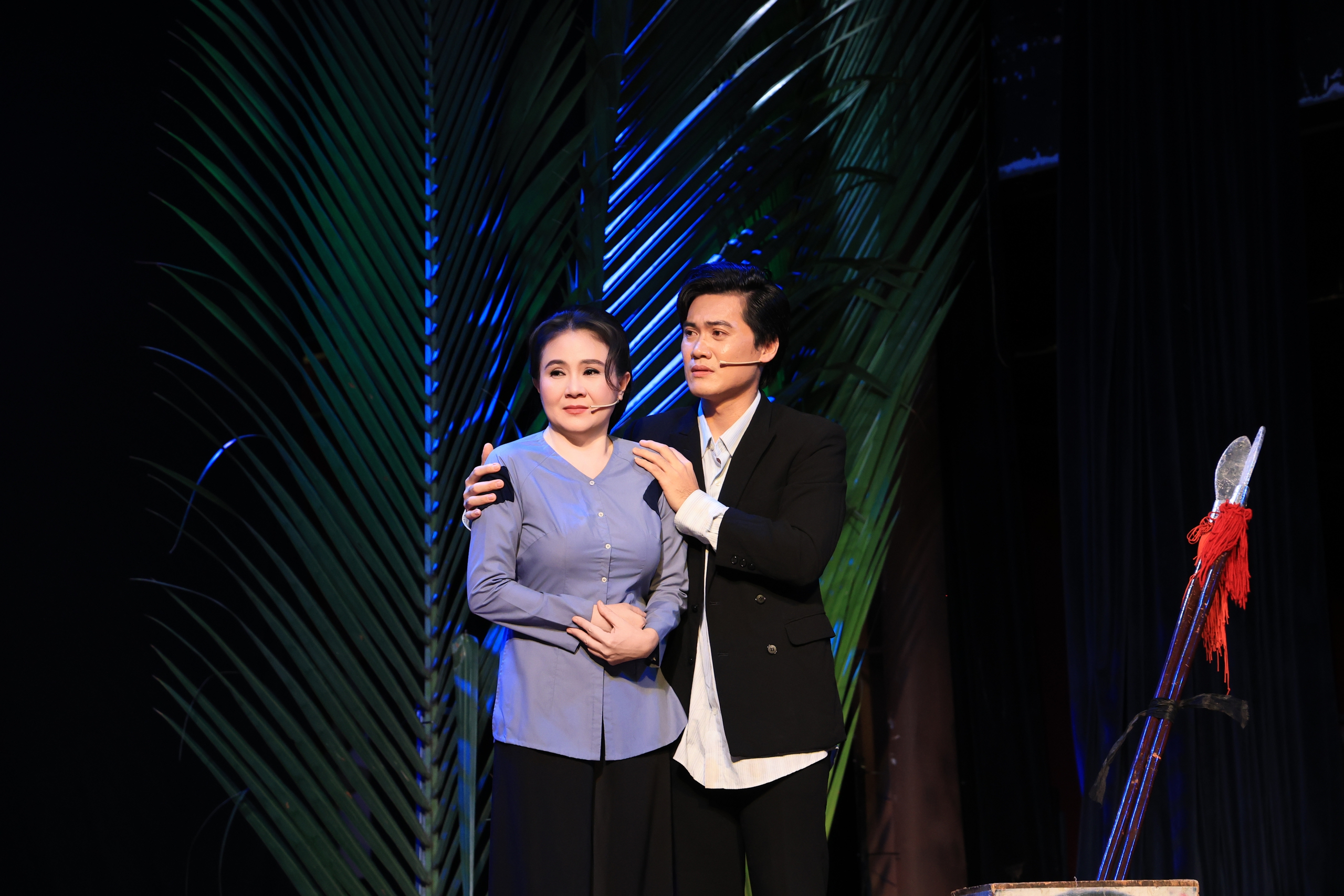 វិចិត្រករប្រជាជន Thanh Ngan បានផ្លាស់ប្តូរមនុស្សជាមួយនឹង 'សុបិន្តរាត្រីនិទាឃរដូវ' - រូបថតទី 2 ។ NSND Thanh Ngân gây xúc động với 'Giấc mộng đêm xuân'- Ảnh 2.