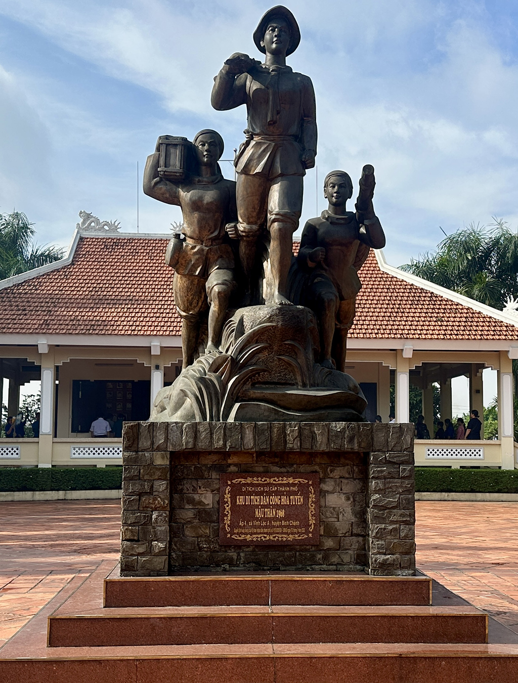 Vinh Loc Mau Than 1968 កន្លែងសក្ការៈបូជាពលករជួរមុខ៖ អភិរក្សនិងលើកតម្កើងតម្លៃប្រវត្តិសាស្ត្រ - រូបថត ២. Khu di tích dân công hỏa tuyến Vĩnh Lộc Mậu Thân năm 1968: Bảo tồn và phát huy giá trị lịch sử- Ảnh 2.