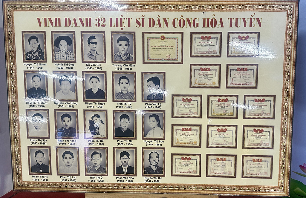 Vinh Loc Mau Than 1968 កន្លែងសក្ការៈបូជាពលករជួរមុខ៖ អភិរក្សនិងលើកតម្កើងតម្លៃប្រវត្តិសាស្ត្រ - រូបថត ៣. Khu di tích dân công hỏa tuyến Vĩnh Lộc Mậu Thân năm 1968: Bảo tồn và phát huy giá trị lịch sử- Ảnh 3.