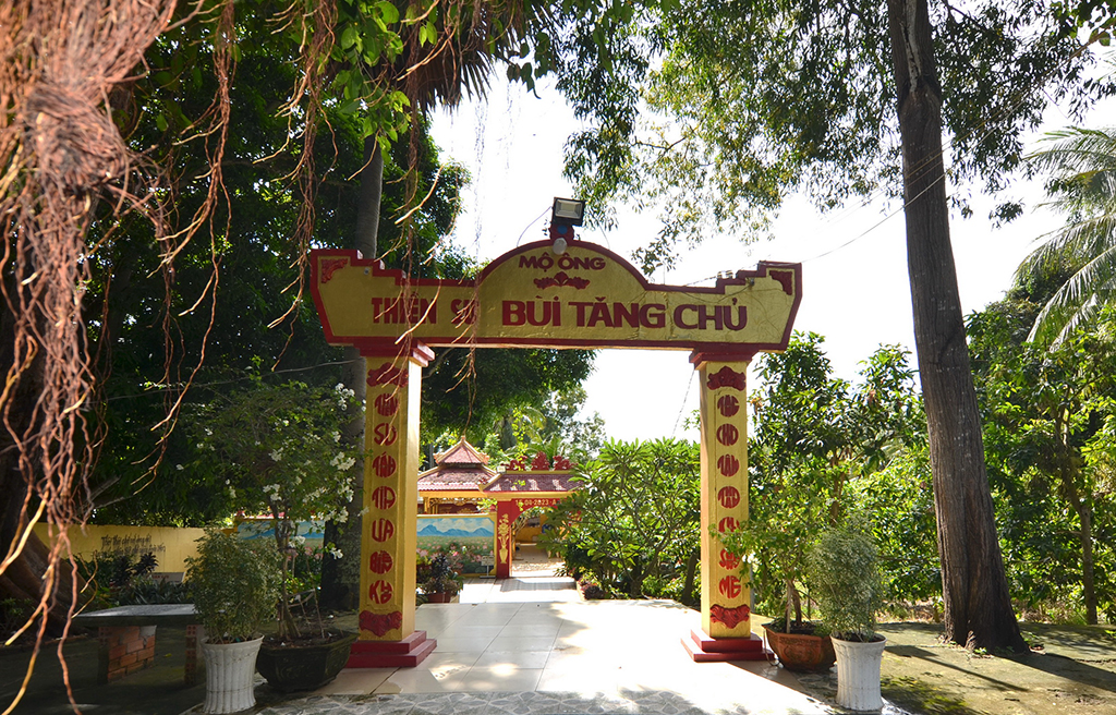 កូនប្រុសអាថ៌កំបាំង៖ Bui Tang Chu ជួយសង្គ្រោះខ្លាស - រូបថត ២. Thất Sơn huyền bí: Bùi Tăng Chủ cứu cọp bạch- Ảnh 2.