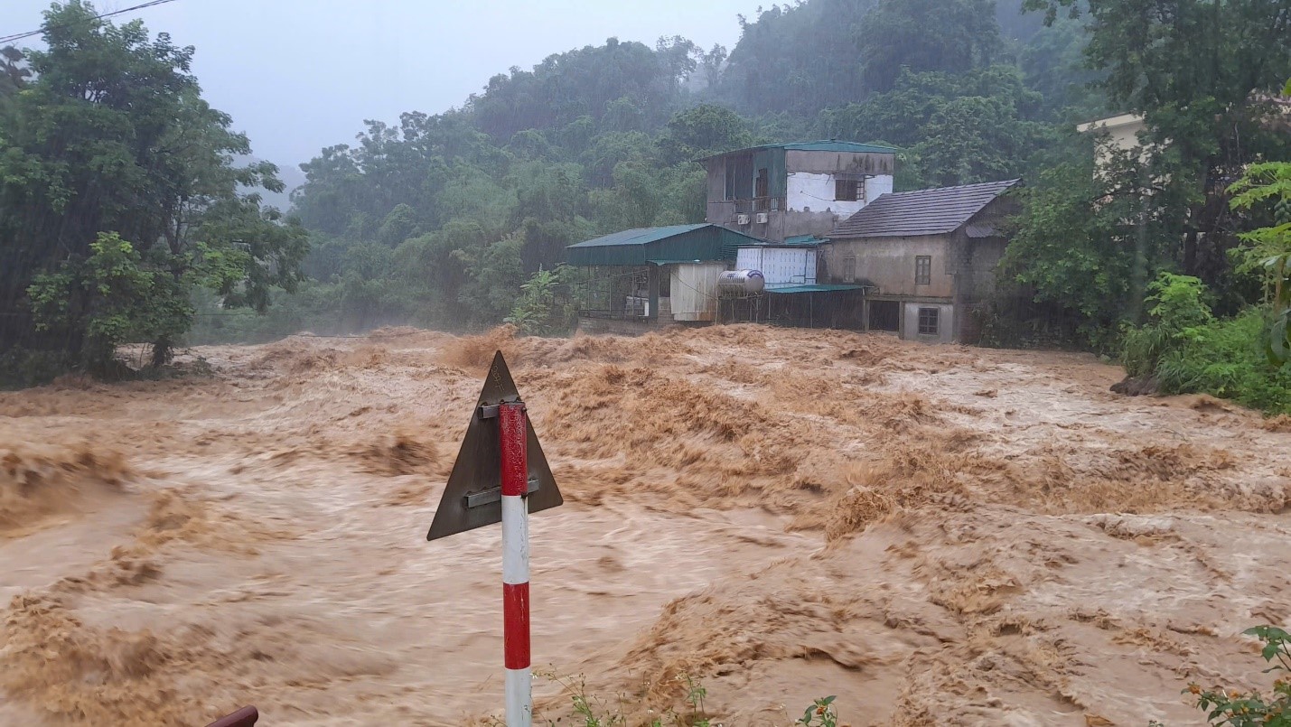 Bão số 10: Phú Thọ cảnh báo rủi ro cấp độ 2, sơ tán 372 hộ dân - Ảnh 1.