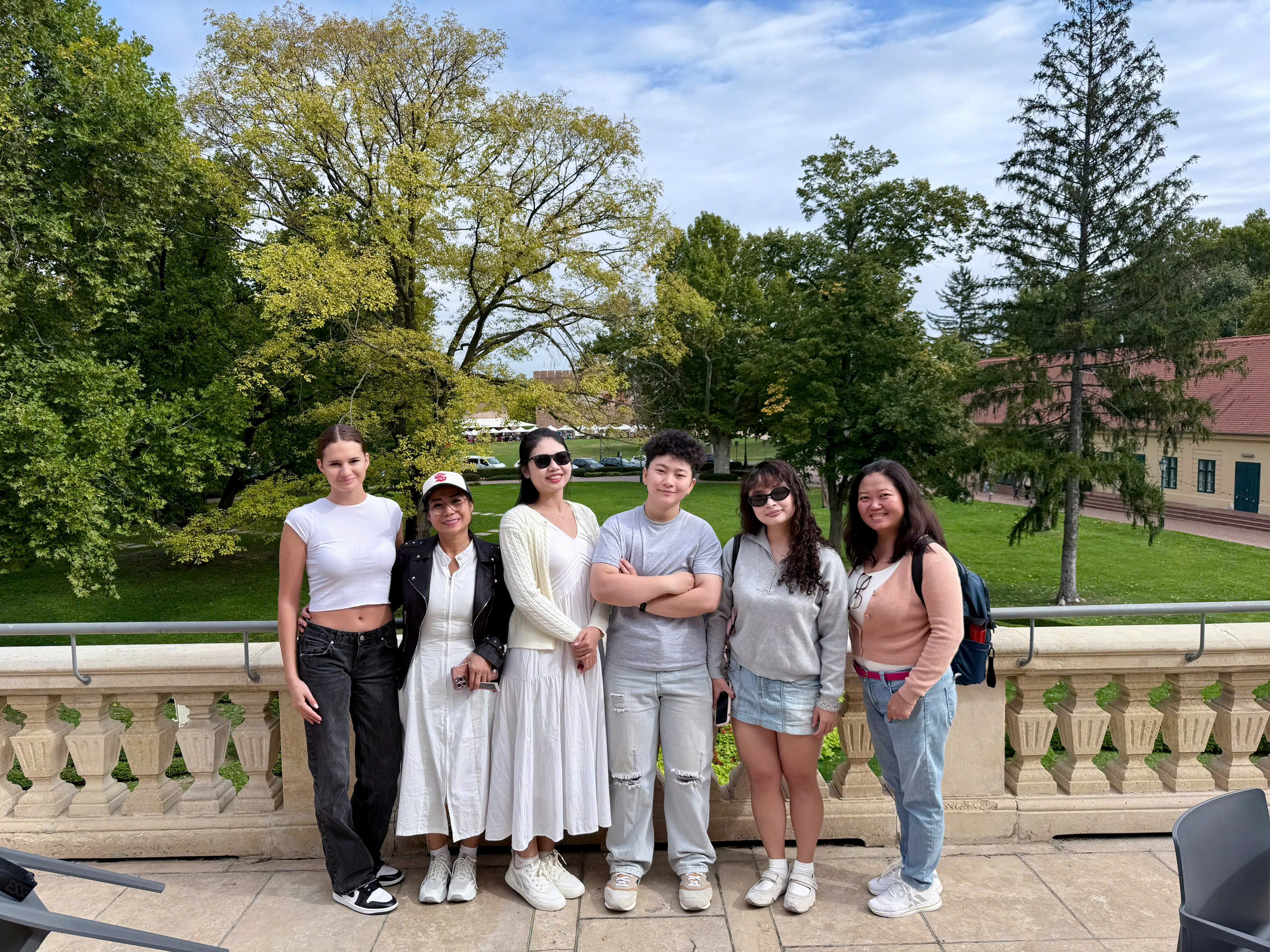 វគ្គសិក្សាធ្វើម្ហូបវៀតណាមនៅប្រទេសហុងគ្រី៖ បទពិសោធន៍អប់រំដែលមិនអាចបំភ្លេចបាននៅអឺរ៉ុប - រូបថត ២. Khóa học ẩm thực Việt Nam tại Hungary: Trải nghiệm giáo dục đáng nhớ ở trời Âu - Ảnh 2.