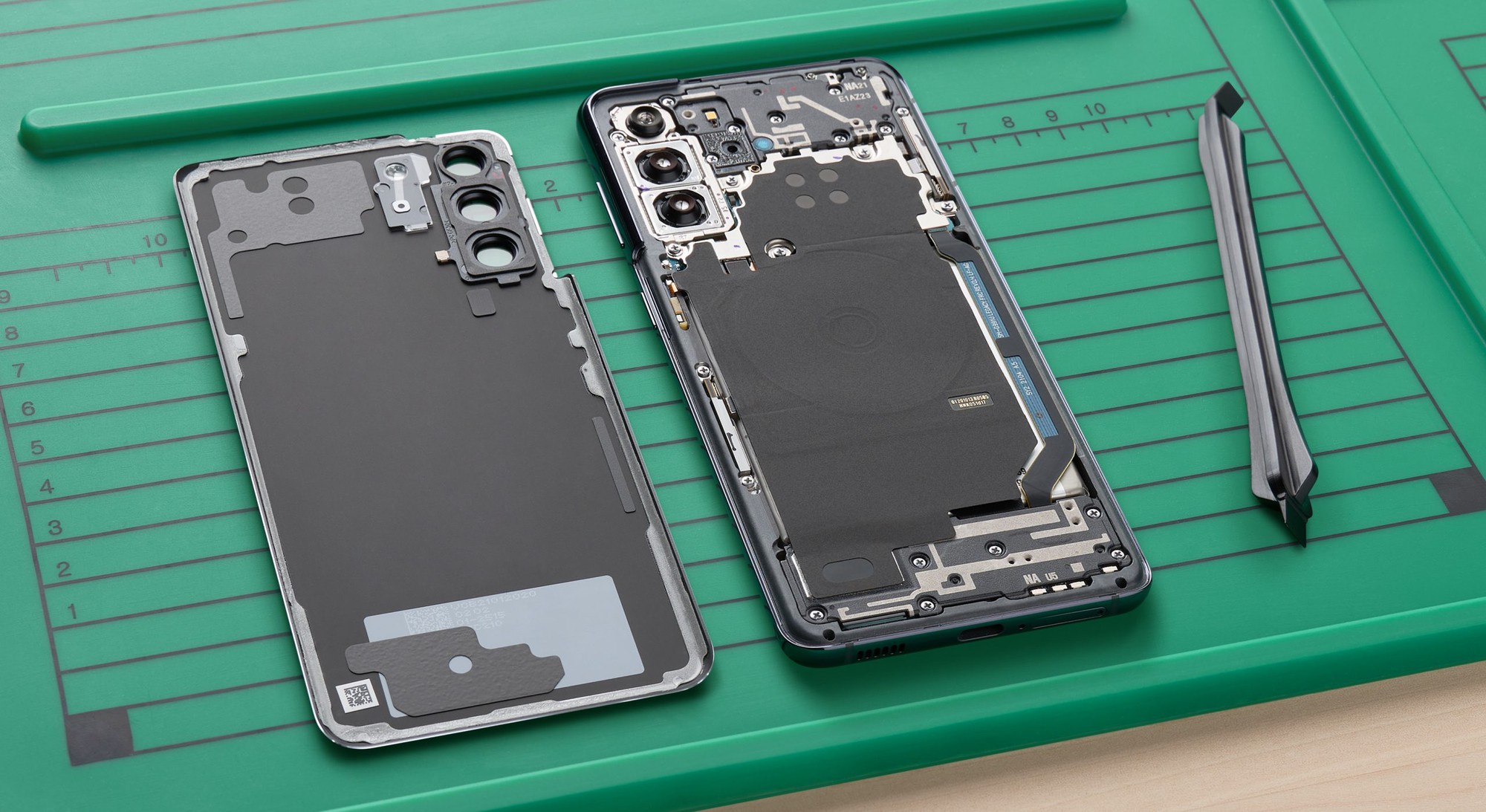 Vì sao smartphone Samsung lọt top khó sửa chữa? - Ảnh 1.