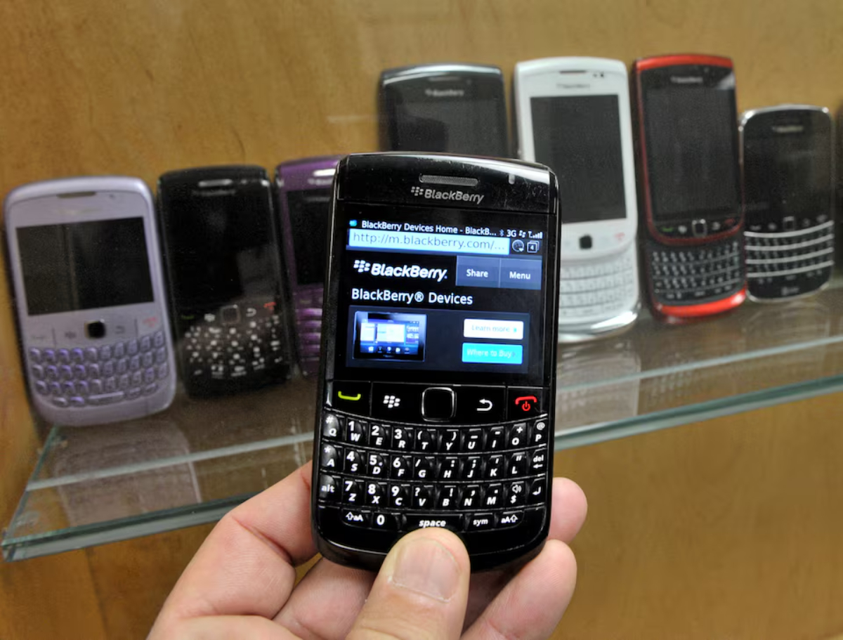Những tính năng biến mất khỏi smartphone hoàn toàn xứng đáng - Ảnh 1.