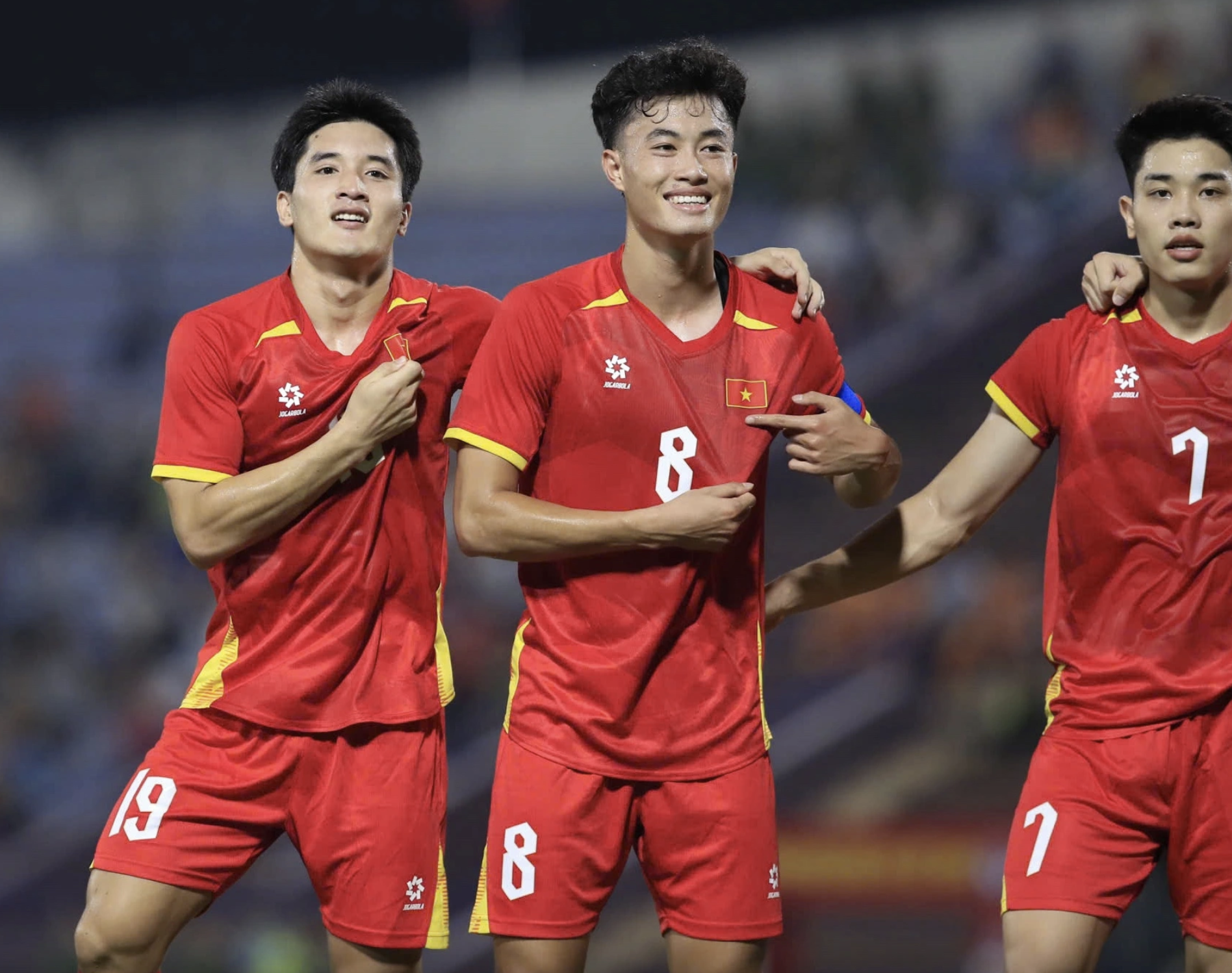 Penyerang U-23 Vietnam mengatakan sesuatu yang emosional tentang ibunya setelah mencetak gol untuk mengalahkan Bangladesh - Foto 1. Tiền đạo U.23 Việt Nam nói điều xúc động về mẹ sau khi ghi bàn đánh bại Bangladesh- Ảnh 1.