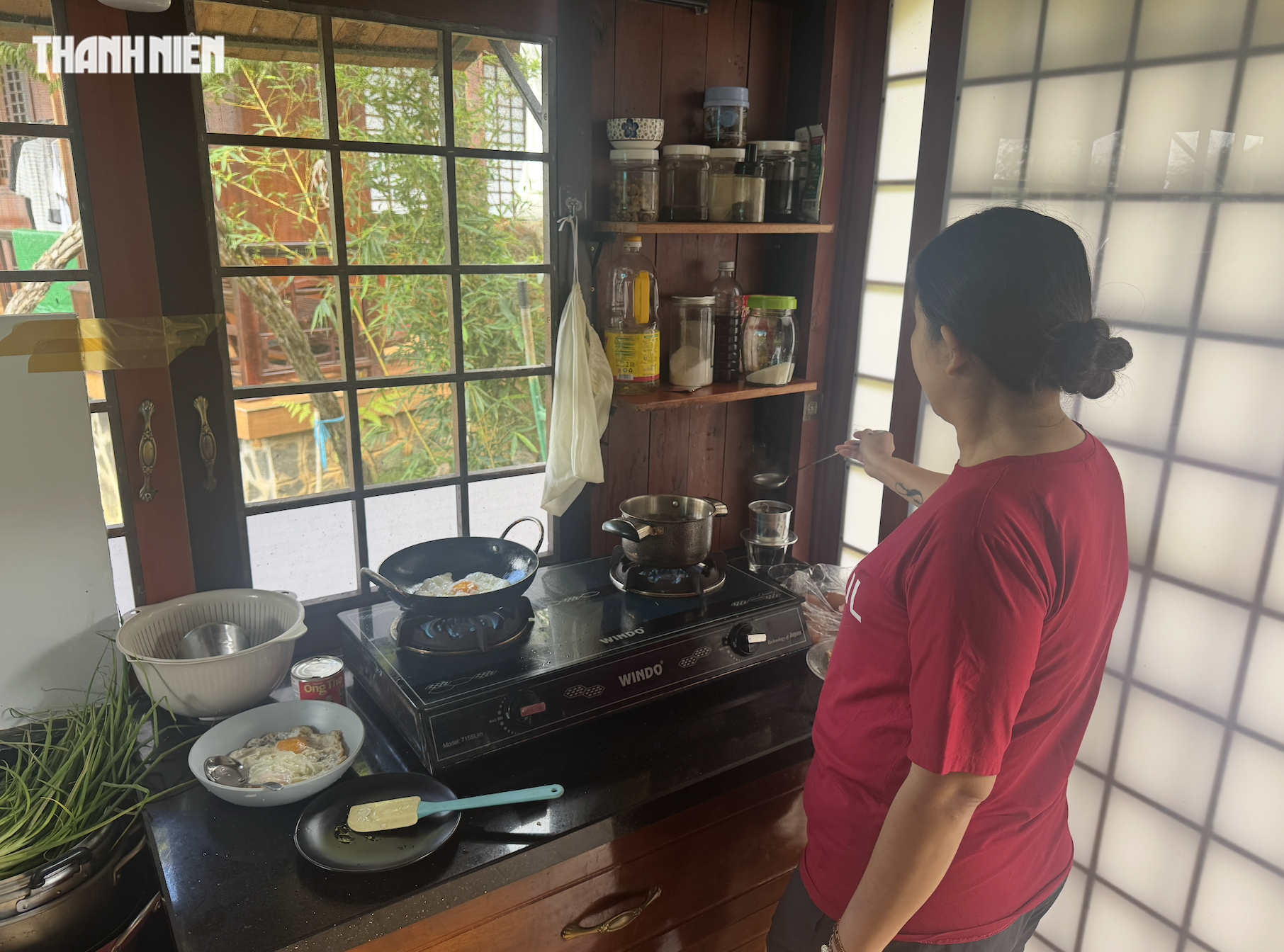 Bỏ phố về rừng, cặp vợ chồng xây khu làng chữa lành giữa rừng thông- Ảnh 1. Bỏ phố về rừng, cặp vợ chồng xây khu làng chữa lành giữa rừng thông- Ảnh 1.